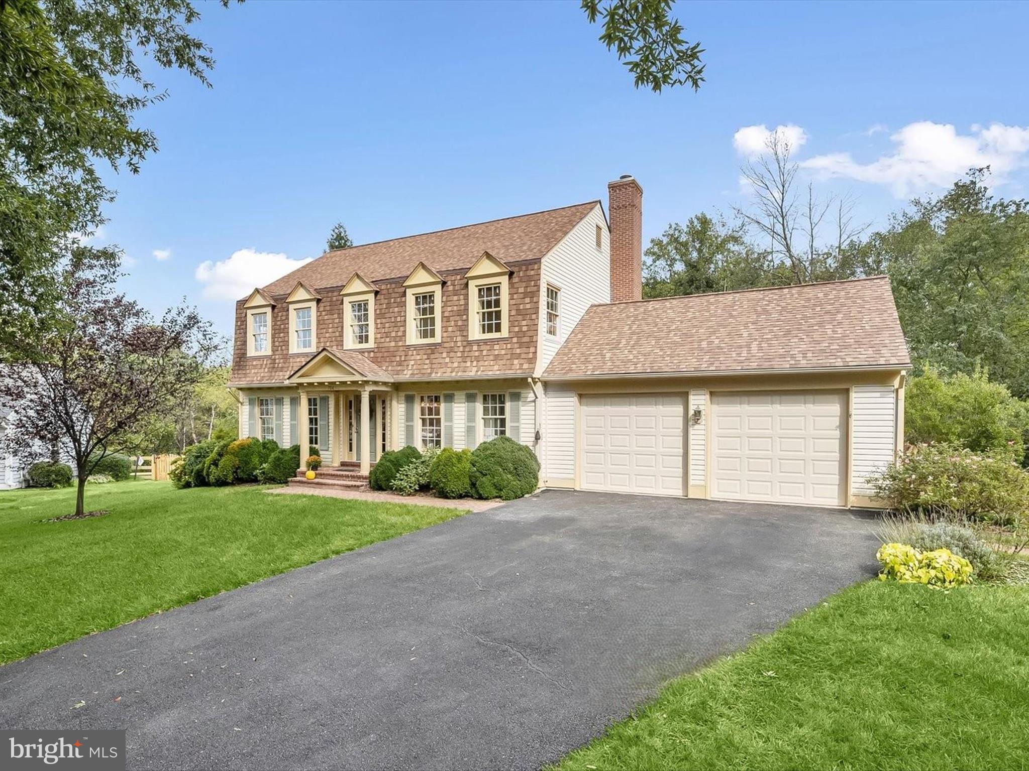 VILLAGE GATE - Residential