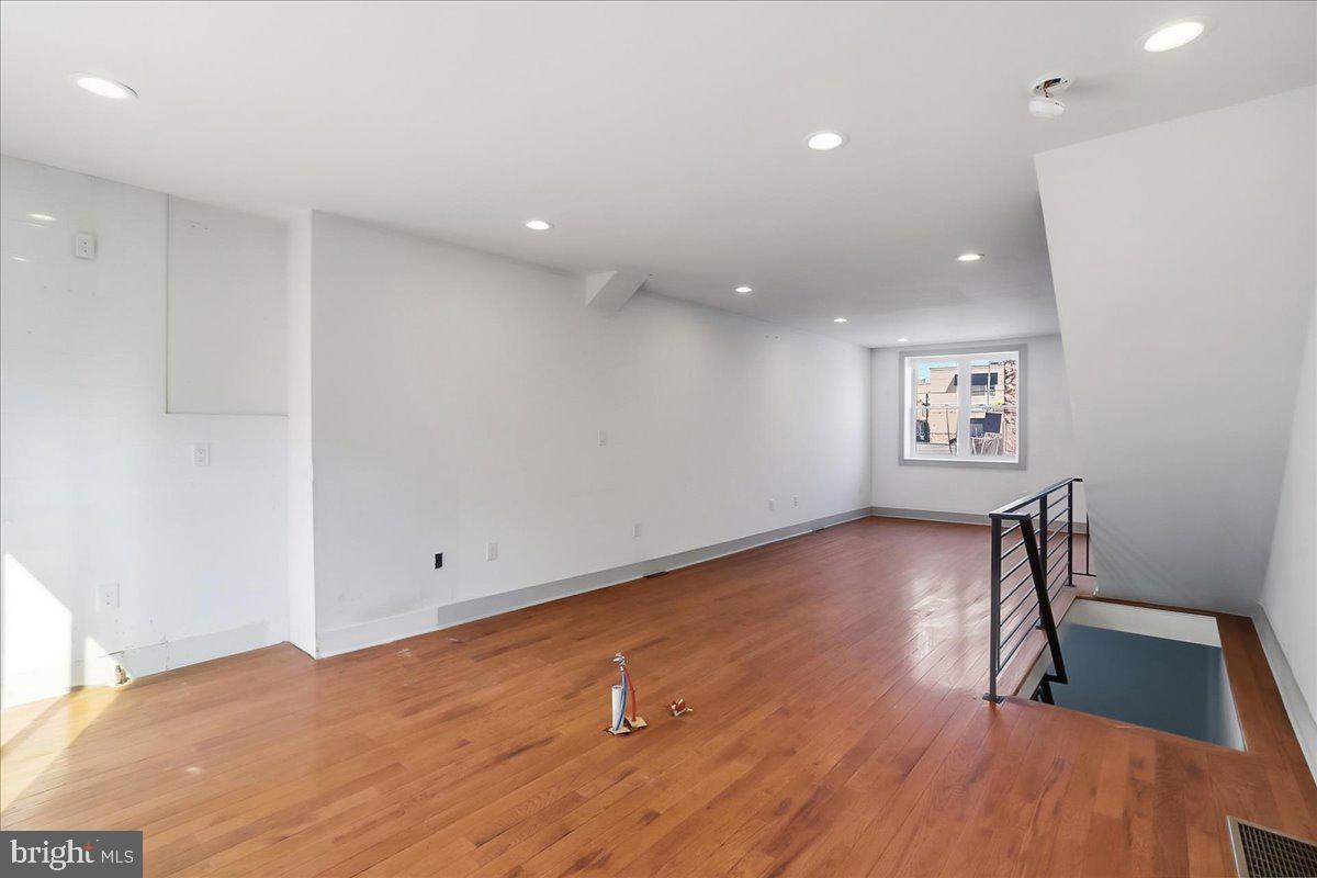 POINT BREEZE - Residential