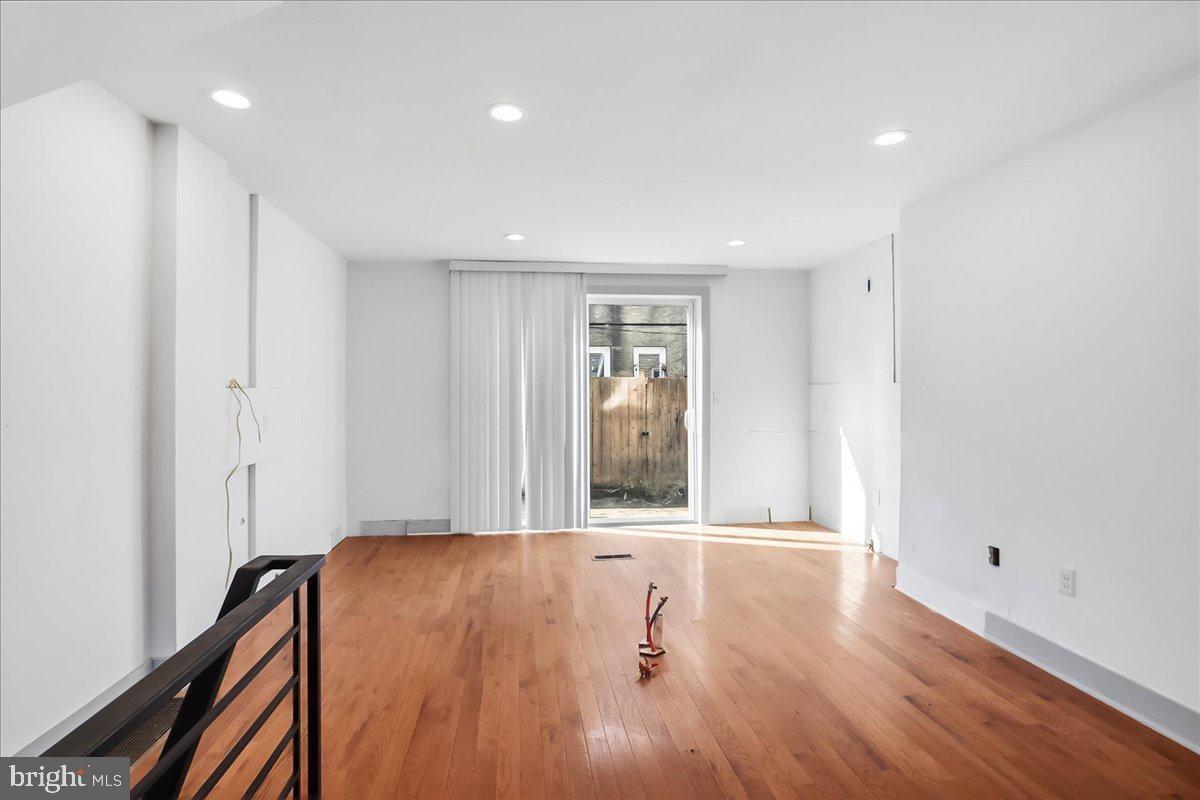 POINT BREEZE - Residential