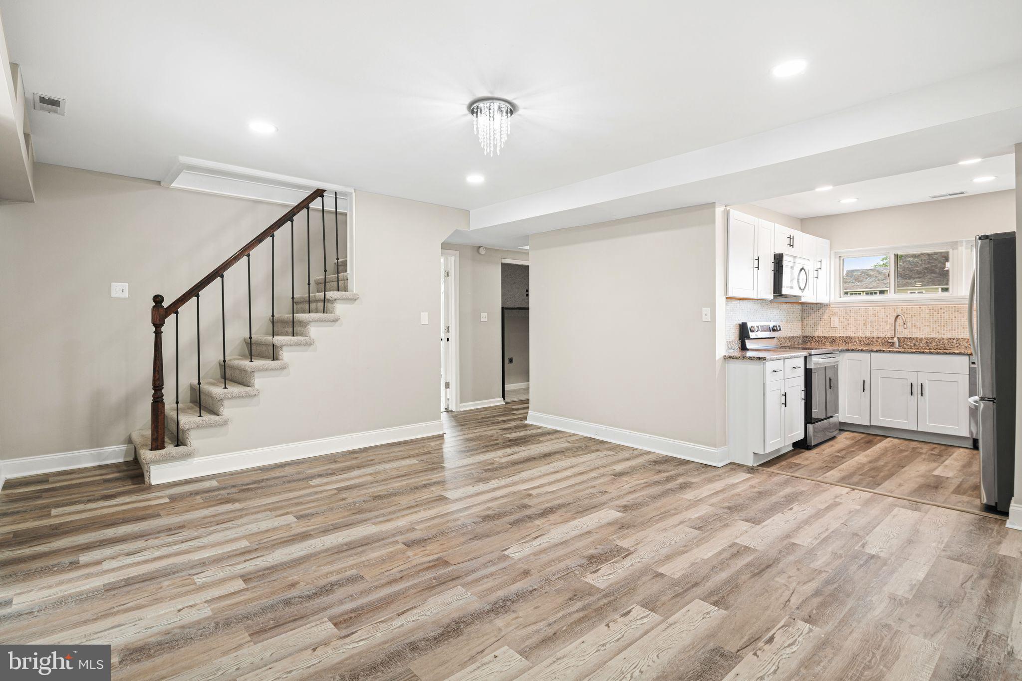 414 HOLLY DRIVE