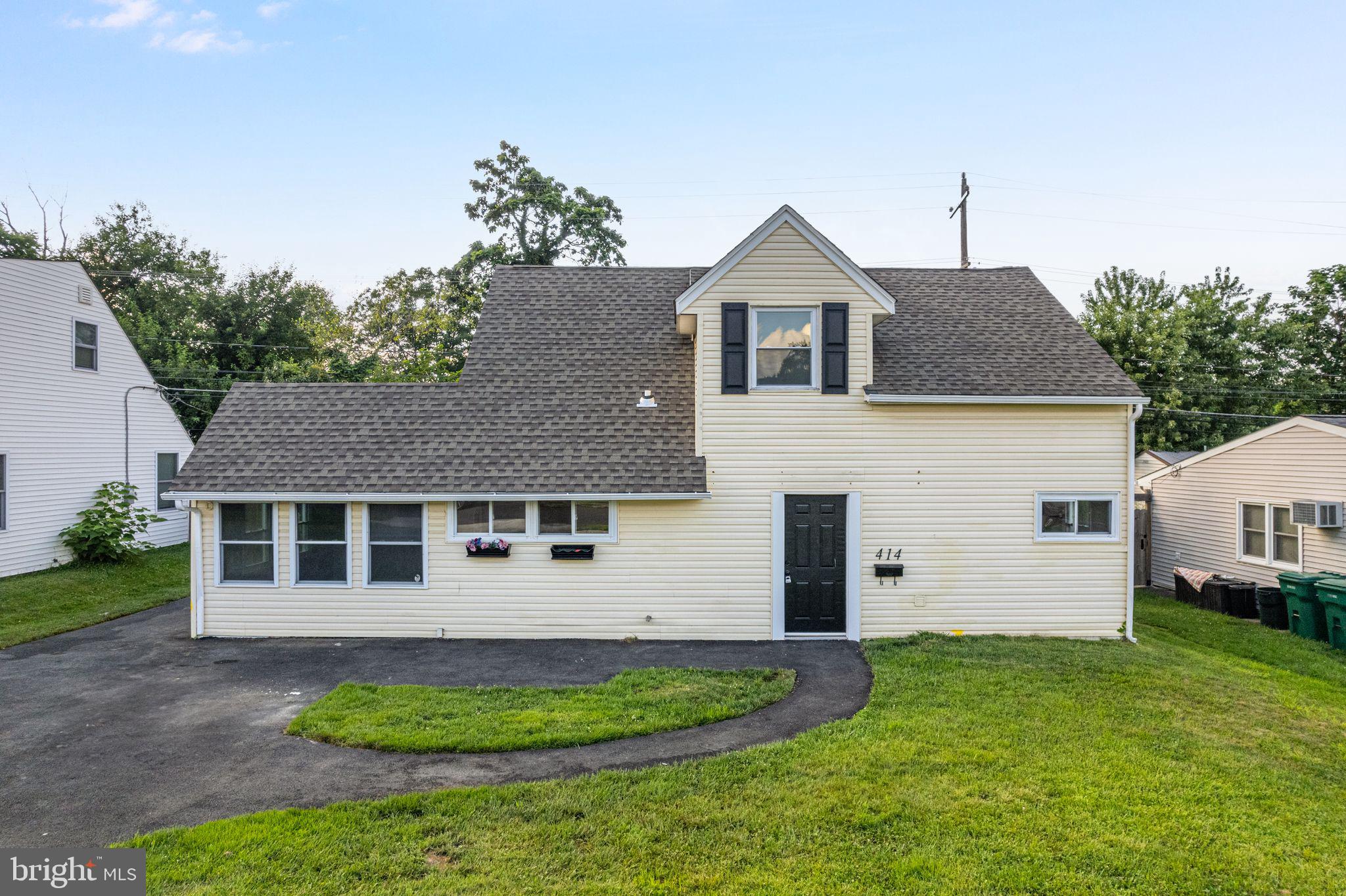 414 HOLLY DRIVE