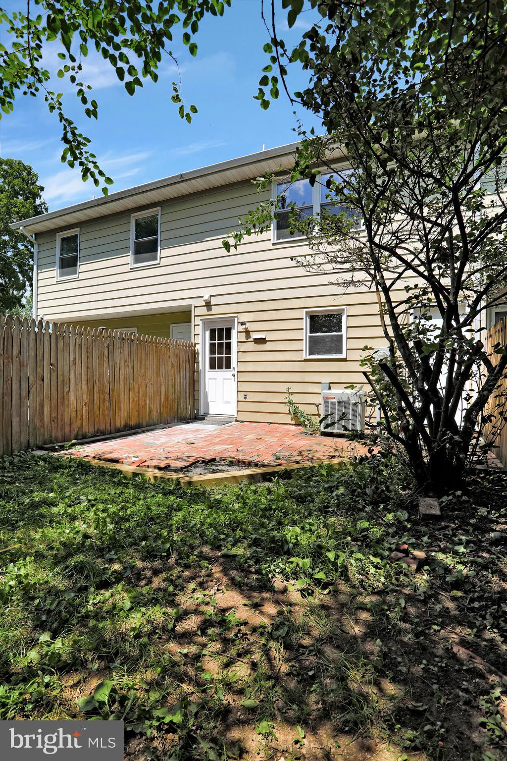 SURRY SQUARE - Residential