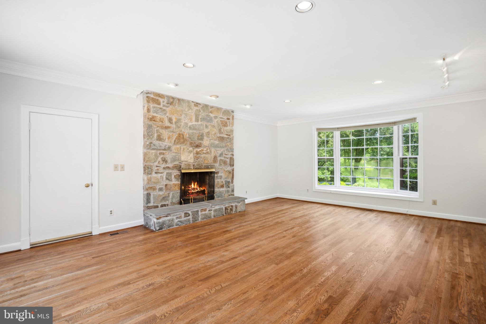 RIVERS EDGE - Residential