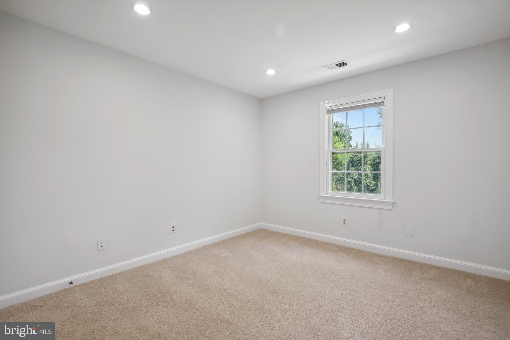 RIVERS EDGE - Residential