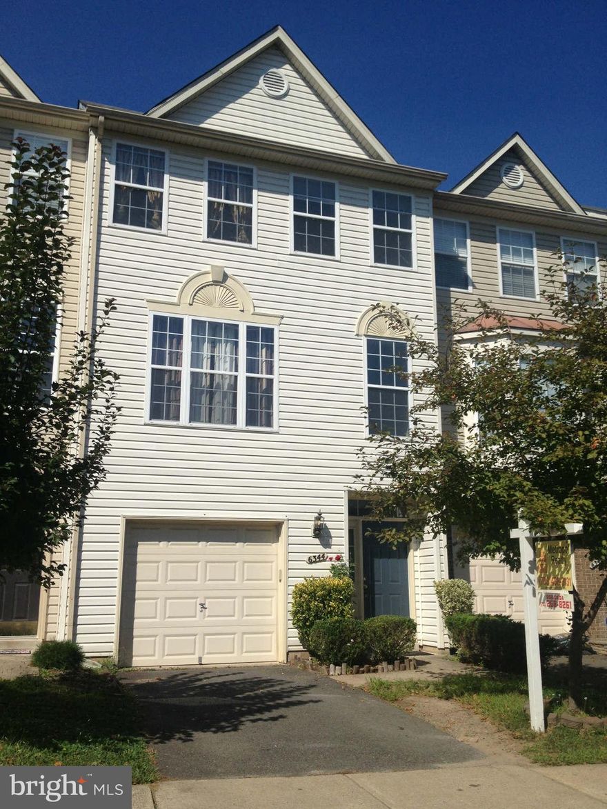 LARGE TOWNHOUSE WITH 2 STORY FOYER AND 12+ CEILINGS.  HARDWOOD FLOOR IN FOYER, KITCHEN AND BREAKFAST ROOM.  HOME HAS LARGER BEDROOM, ATTACHED 1 CAR GARAGE AND DECK.  MASTER BEDROOM/BATH HAVE  DOUBLE VANITIES, SOAKING TUB, WALK-IN CLOSET AND CATHEDRAL CEILINGS.CENTER ISLAND KITCHEN WITH GAS STOVE AND LARGE CABINETS. view documents for Bank Of America addendum, buyers disclosure. PENDING RELEASE.