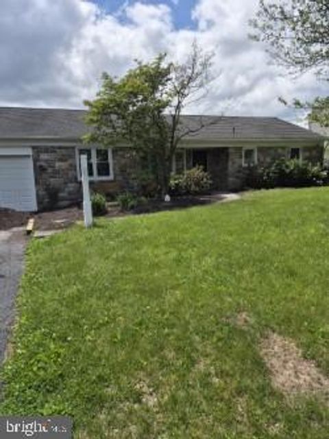Photo of 434 E Moyer Road, POTTSTOWN, PA 19464 (MLS # PAMC2177296)