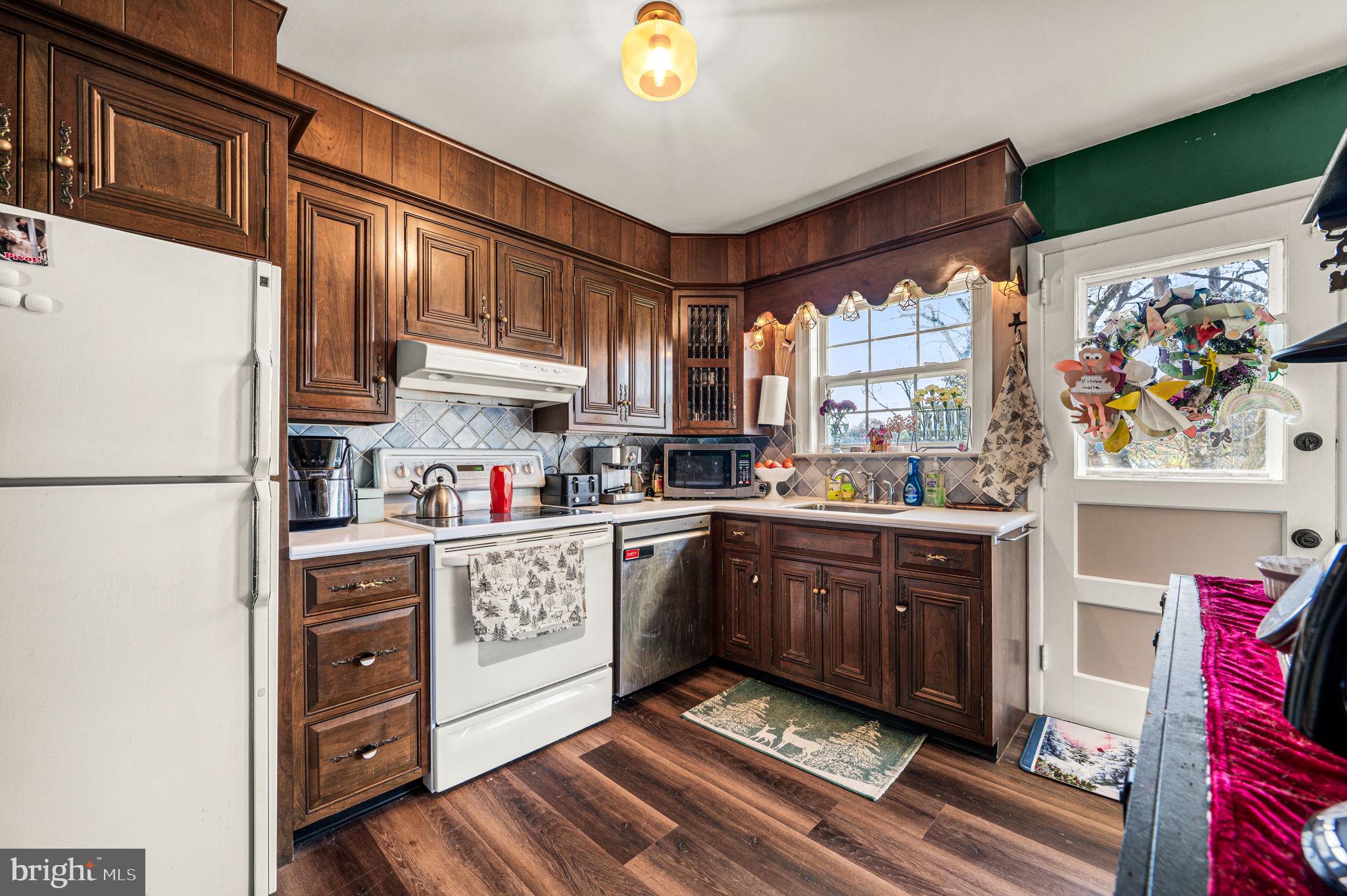 MEADOWBROOK - Residential