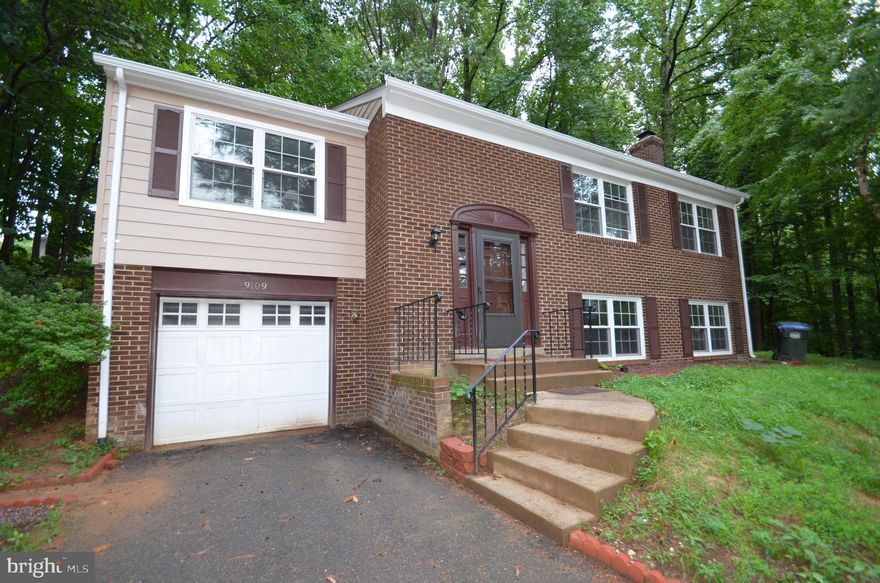 FULLY UPDATED IN 2021! 4br / 3ba SF home in Long Branch Community... Open concept Kitchen with
gourmet, stainless appliances & beautiful counters. Spacious dinning area and beautiful hardwood
floor. Contemporary-style baths with gorgeous tilework. Cozy rec room with wood-burning stove. Lower level bedroom and private bath plus Extra Den or Guest Room... All new windows, HVAC , roof, doors
and so much more....it's all bee done.....AVAIL 20 APRIL