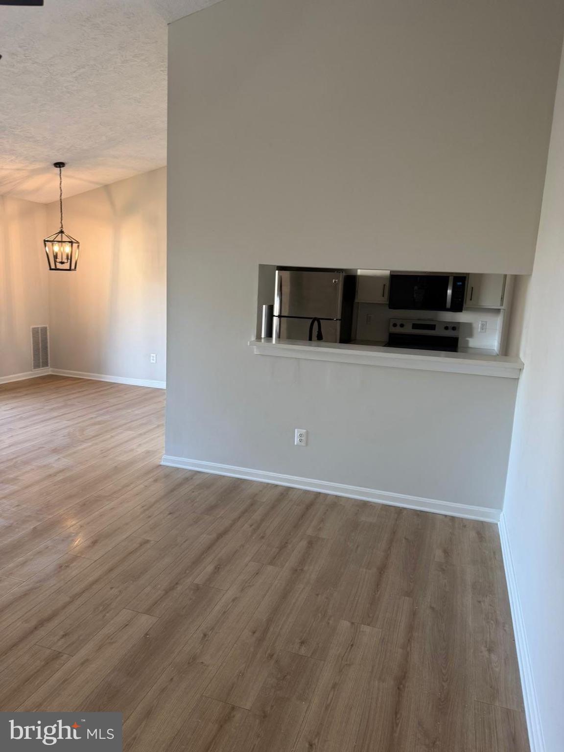 CROMWELL FOUNTAIN - Residential