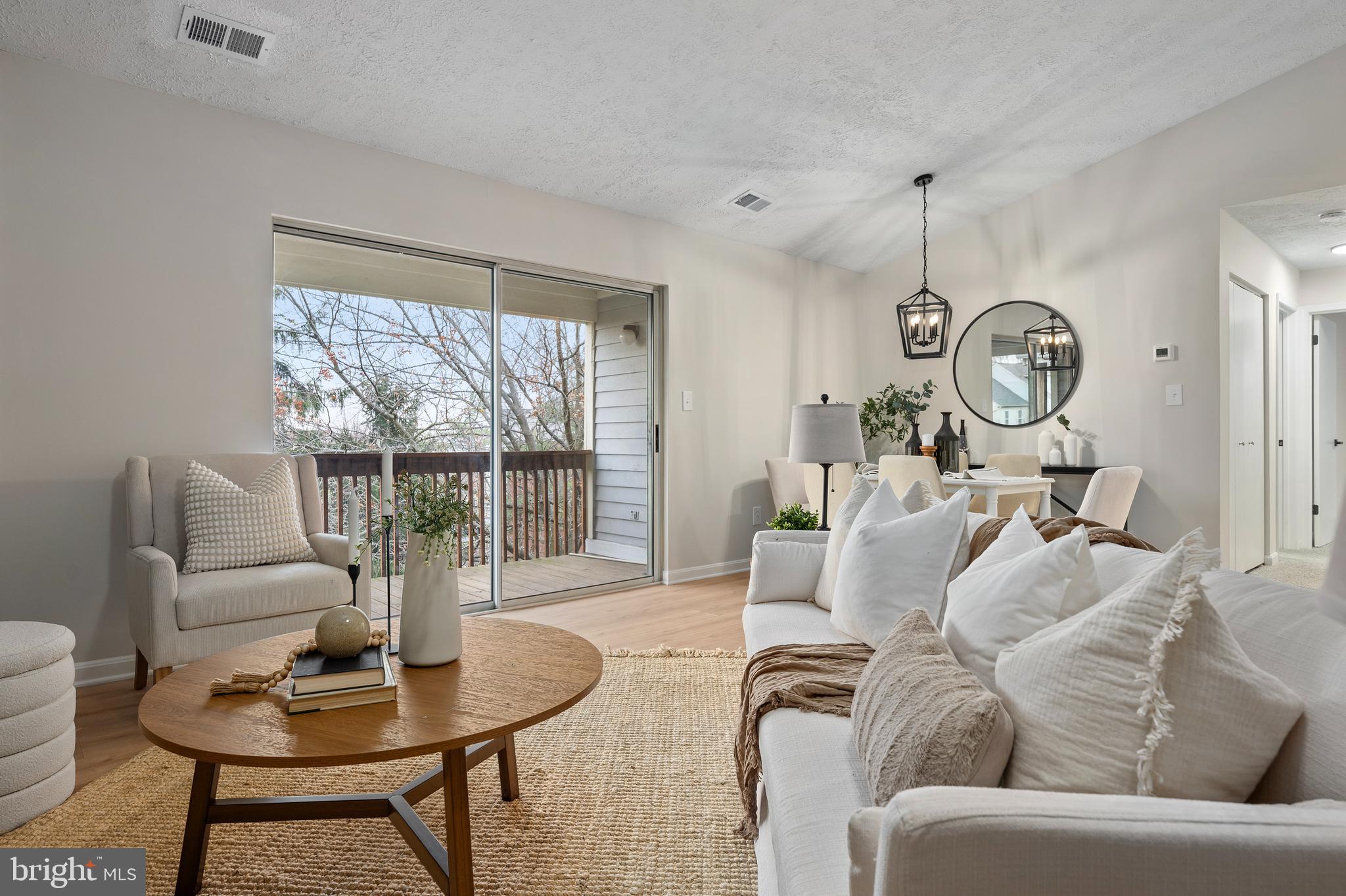 CROMWELL FOUNTAIN - Residential