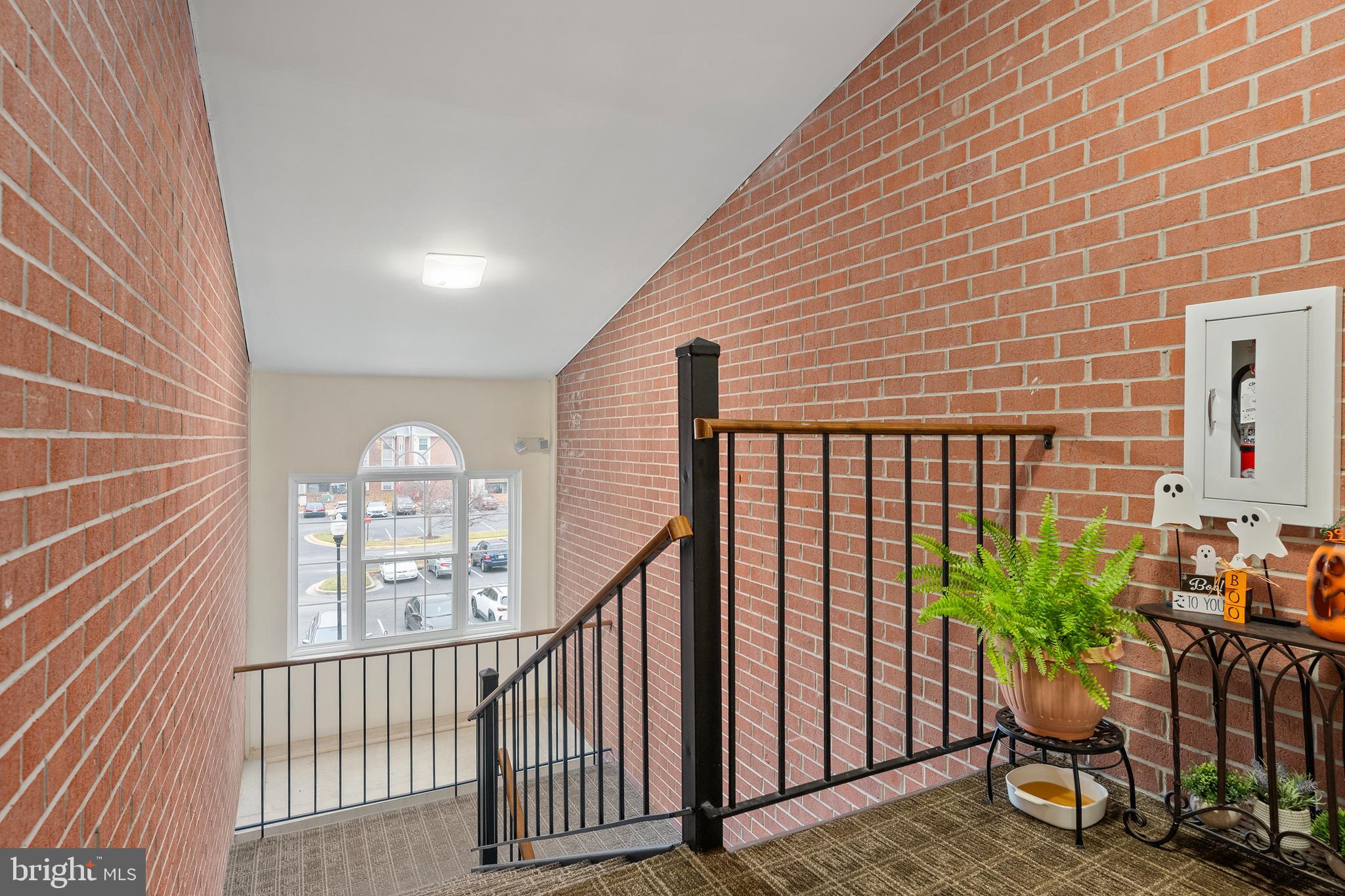 CROMWELL FOUNTAIN - Residential