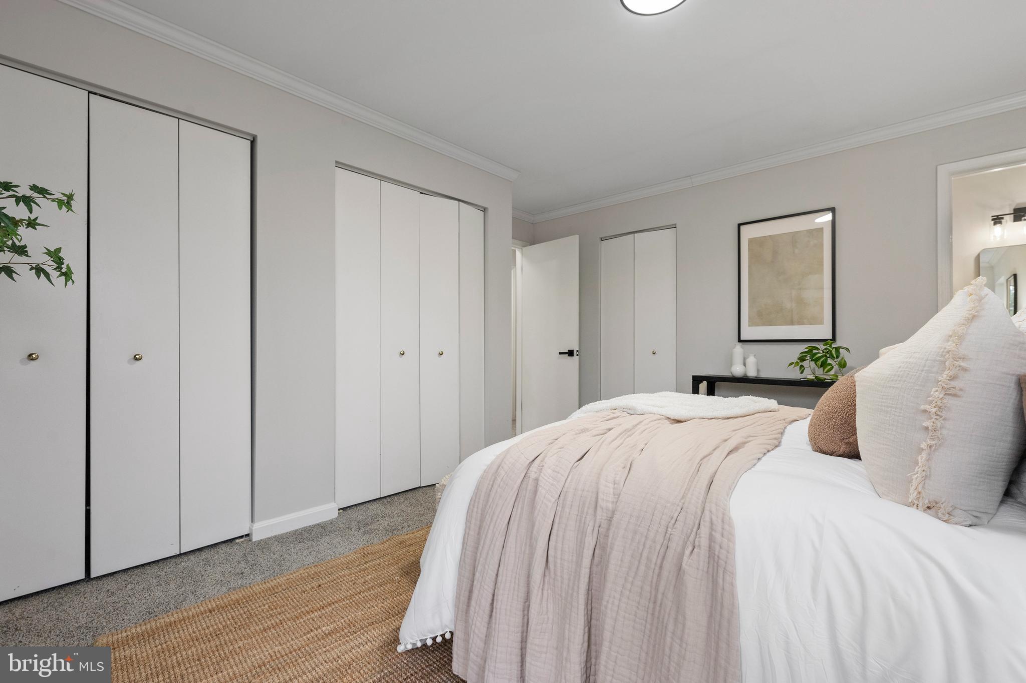 CROMWELL FOUNTAIN - Residential