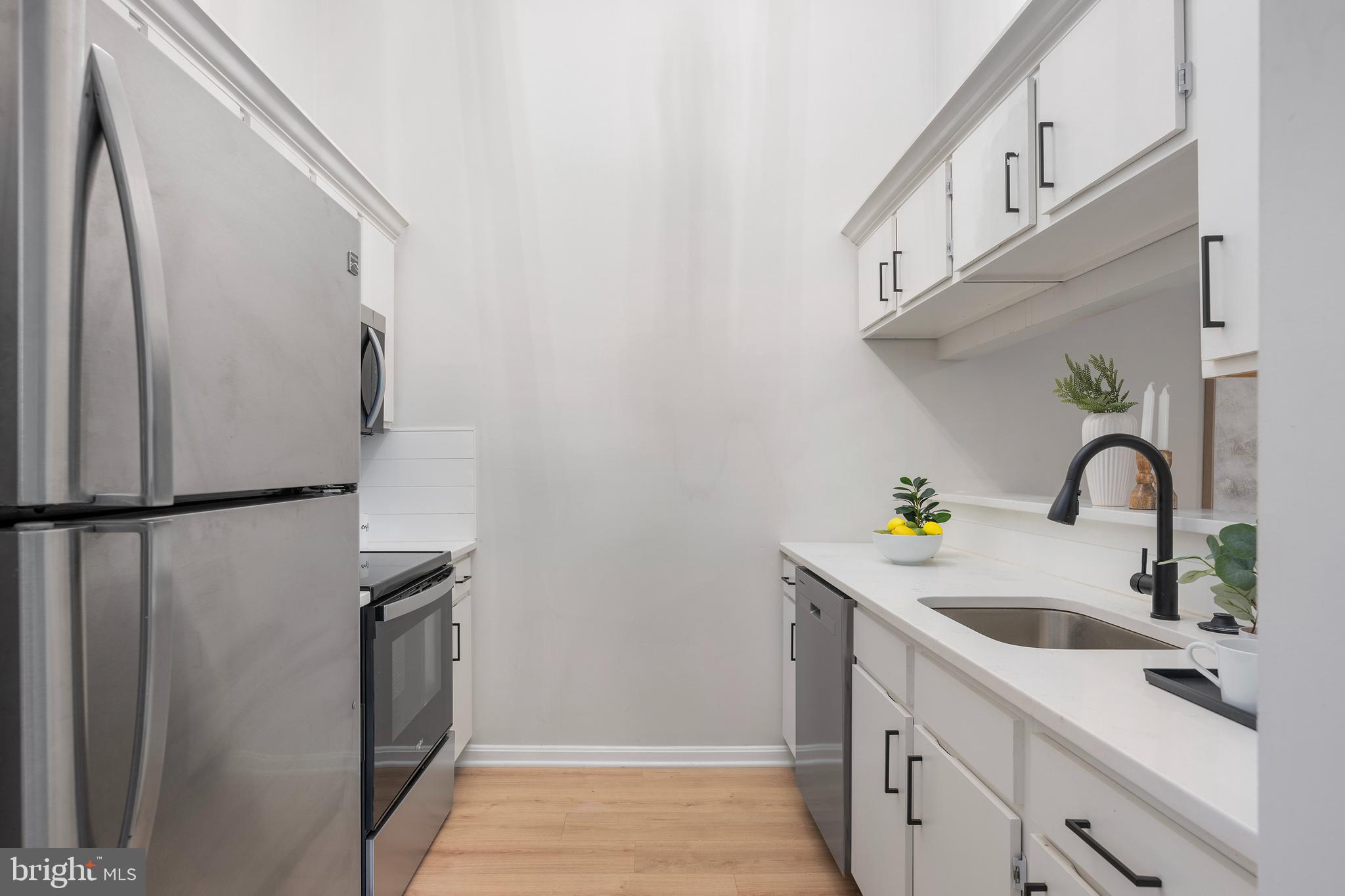 CROMWELL FOUNTAIN - Residential