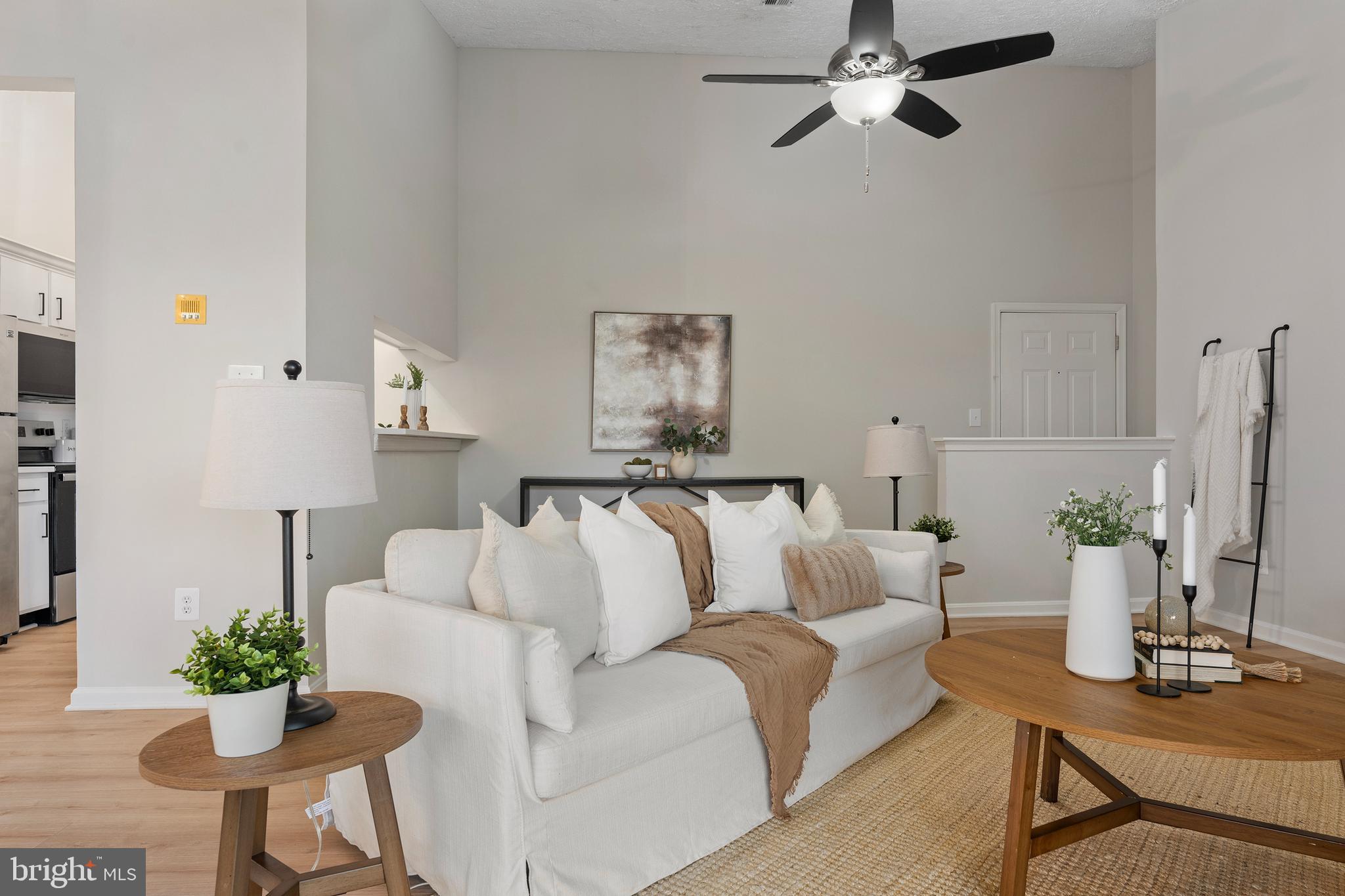 CROMWELL FOUNTAIN - Residential