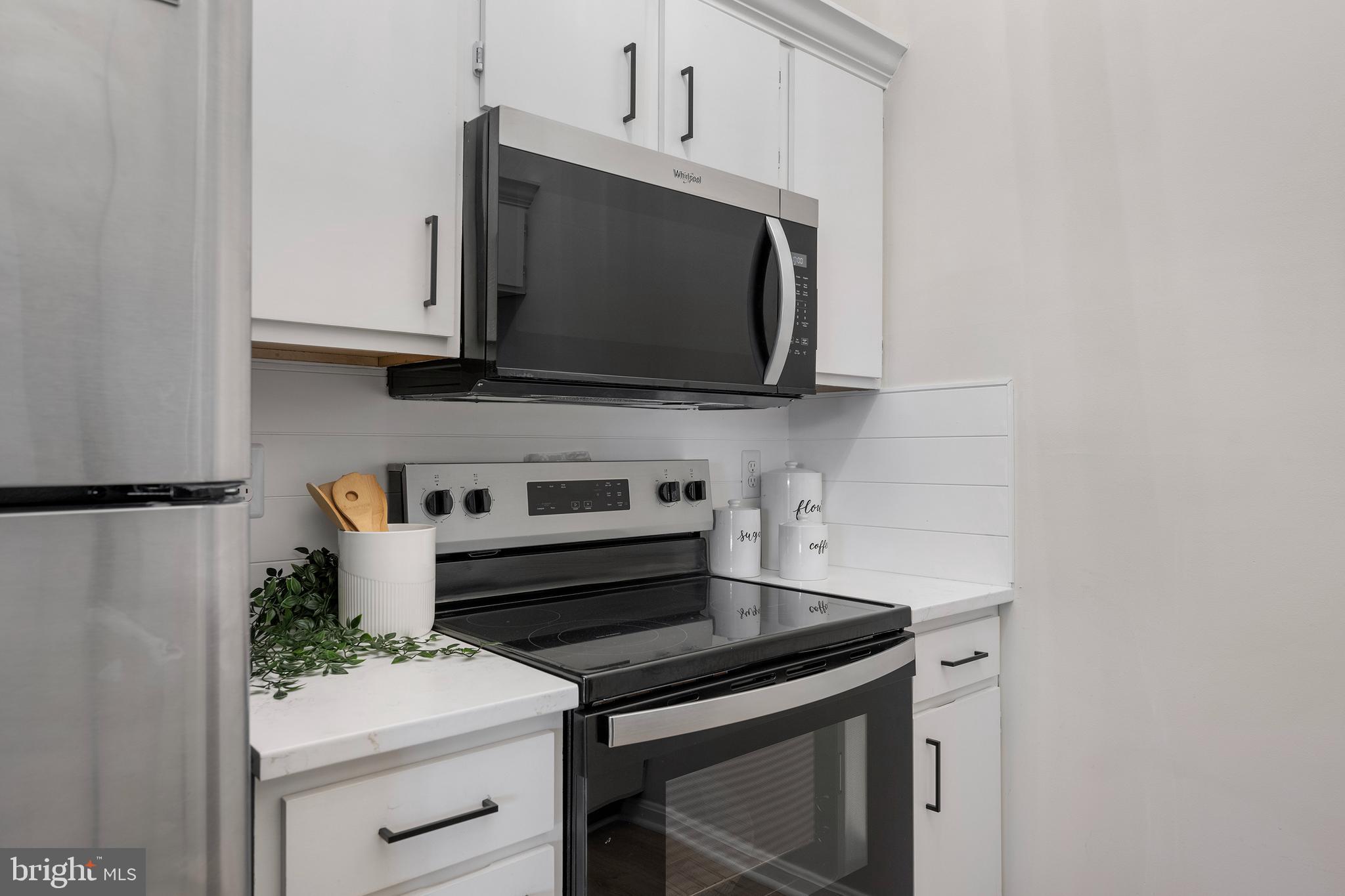 CROMWELL FOUNTAIN - Residential