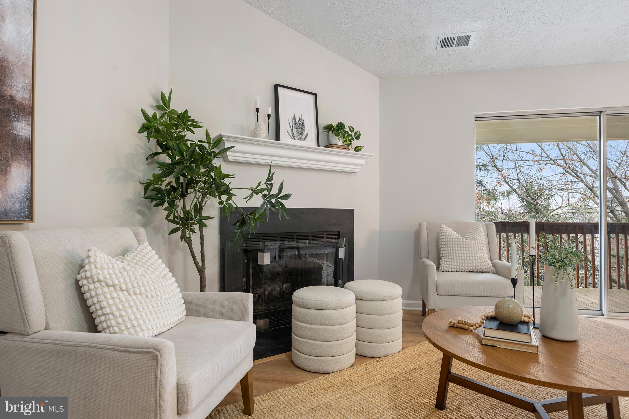 CROMWELL FOUNTAIN - Residential