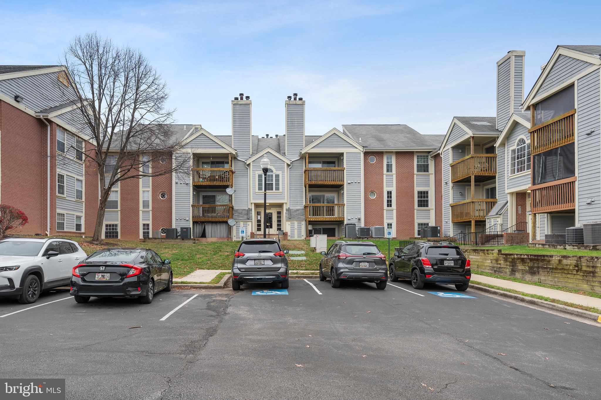 CROMWELL FOUNTAIN - Residential