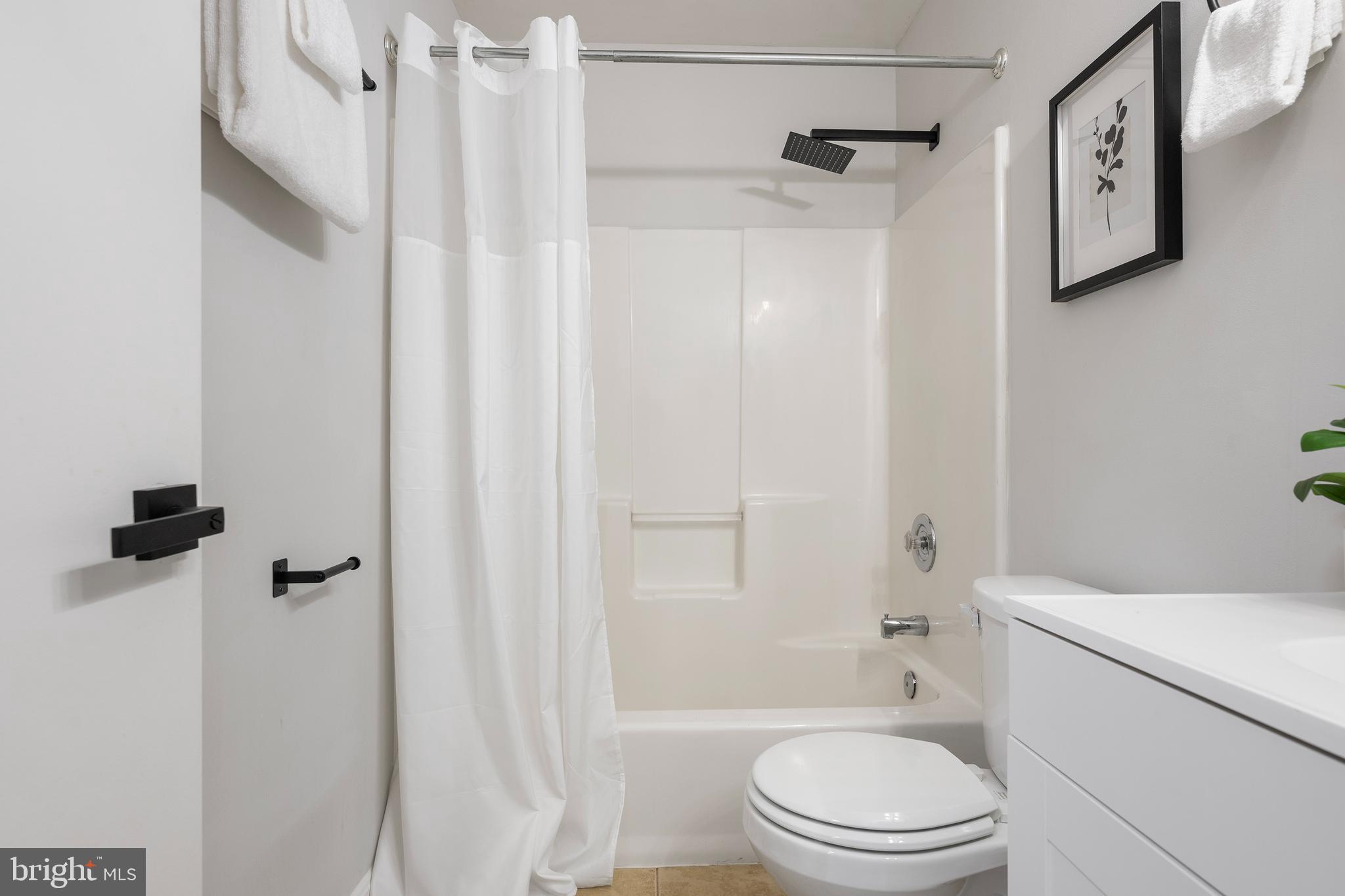 CROMWELL FOUNTAIN - Residential