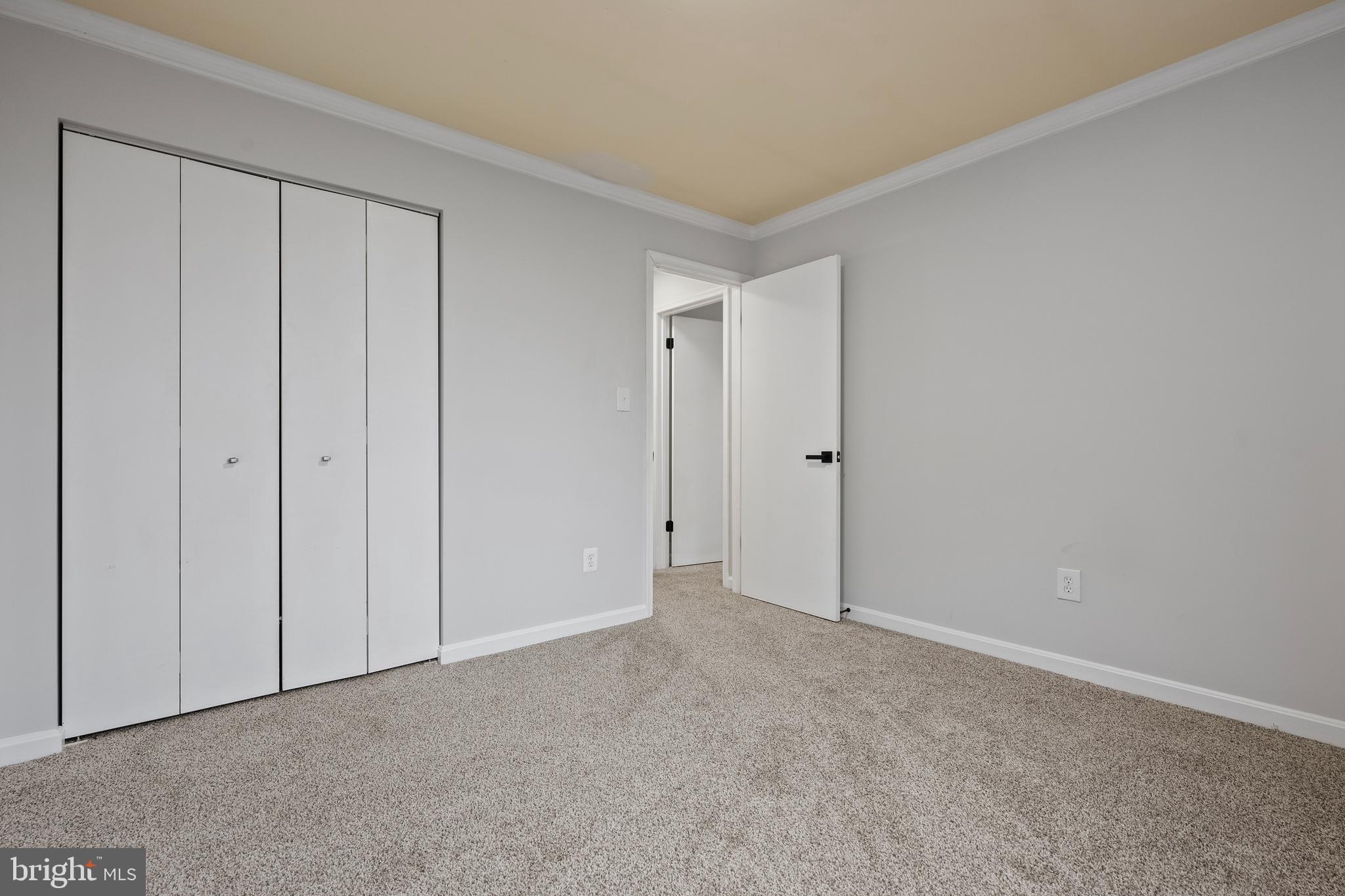 CROMWELL FOUNTAIN - Residential