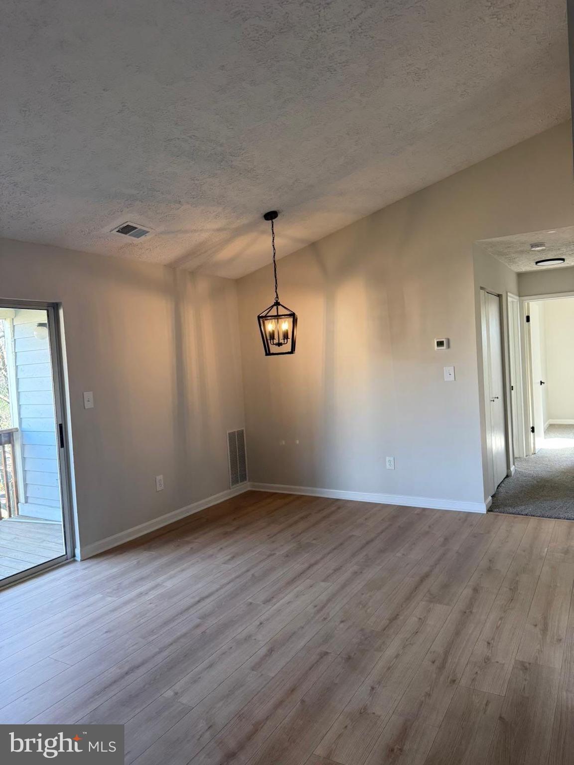 CROMWELL FOUNTAIN - Residential