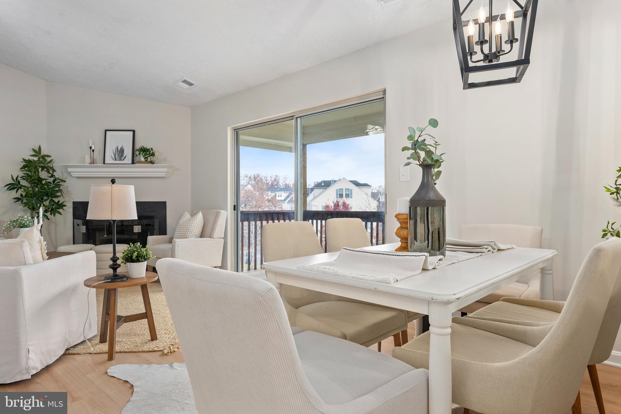 CROMWELL FOUNTAIN - Residential