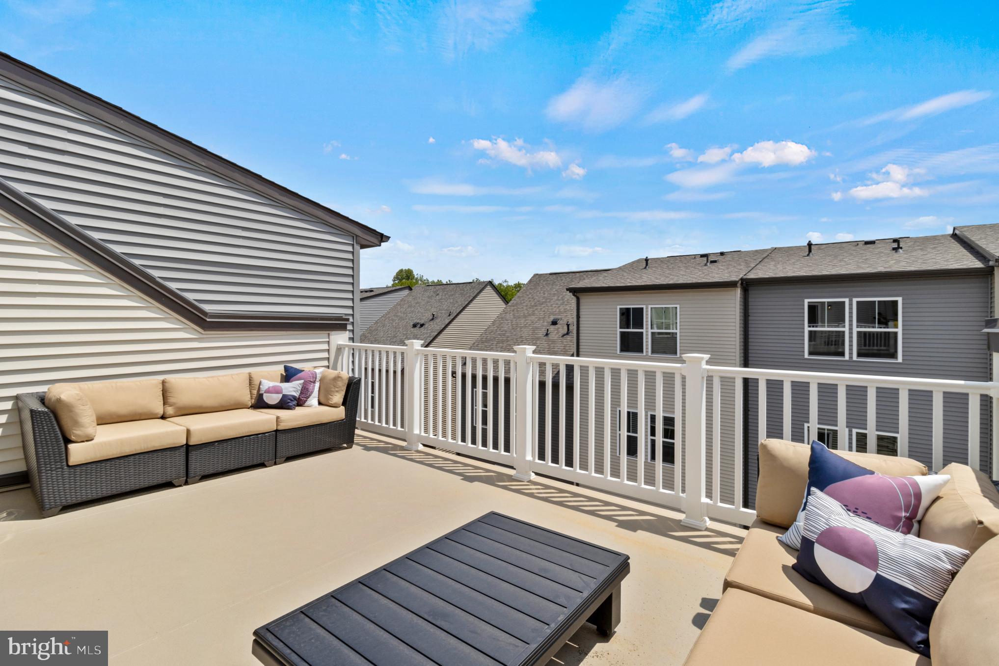 GATEWAY WEST - Residential