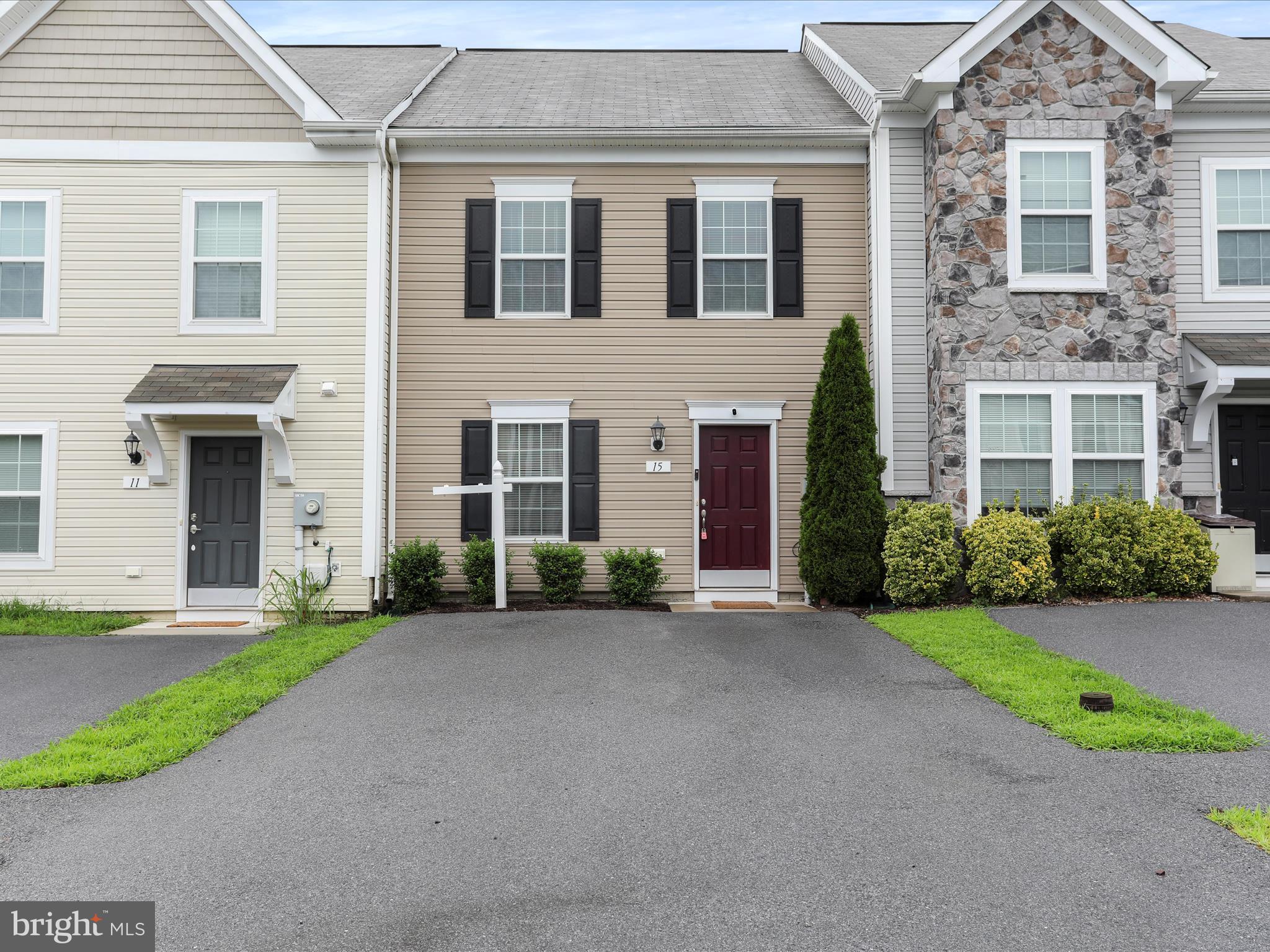 Welcome to 15 Teakwood Drive – a beautifully maintained Colonial-style townhouse offering the perfect balance of modern amenities and cozy charm. Built in 2017, this inviting home features 1,320 square feet of well-planned living space with 3 generously sized bedrooms and 2.5 bathrooms, ideal for comfortable living and entertaining.
Step inside to find plush carpeting, recessed lighting, and a flowing floor plan that creates a warm and welcoming atmosphere. The heart of the home is the open kitchen and dining area, complete with a center island, pantry, and built-in appliances.
Upstairs, the primary suite offers a peaceful retreat with a walk-in closet and private en-suite bath. For added convenience, the laundry area is located on the upper floor and includes a washer and dryer, making day-to-day tasks simple and efficient.
Located in a well-kept community, residents benefit from common area maintenance and snow removal, providing a low-maintenance lifestyle in a peaceful setting. Don’t miss your chance to call 15 Teakwood home!