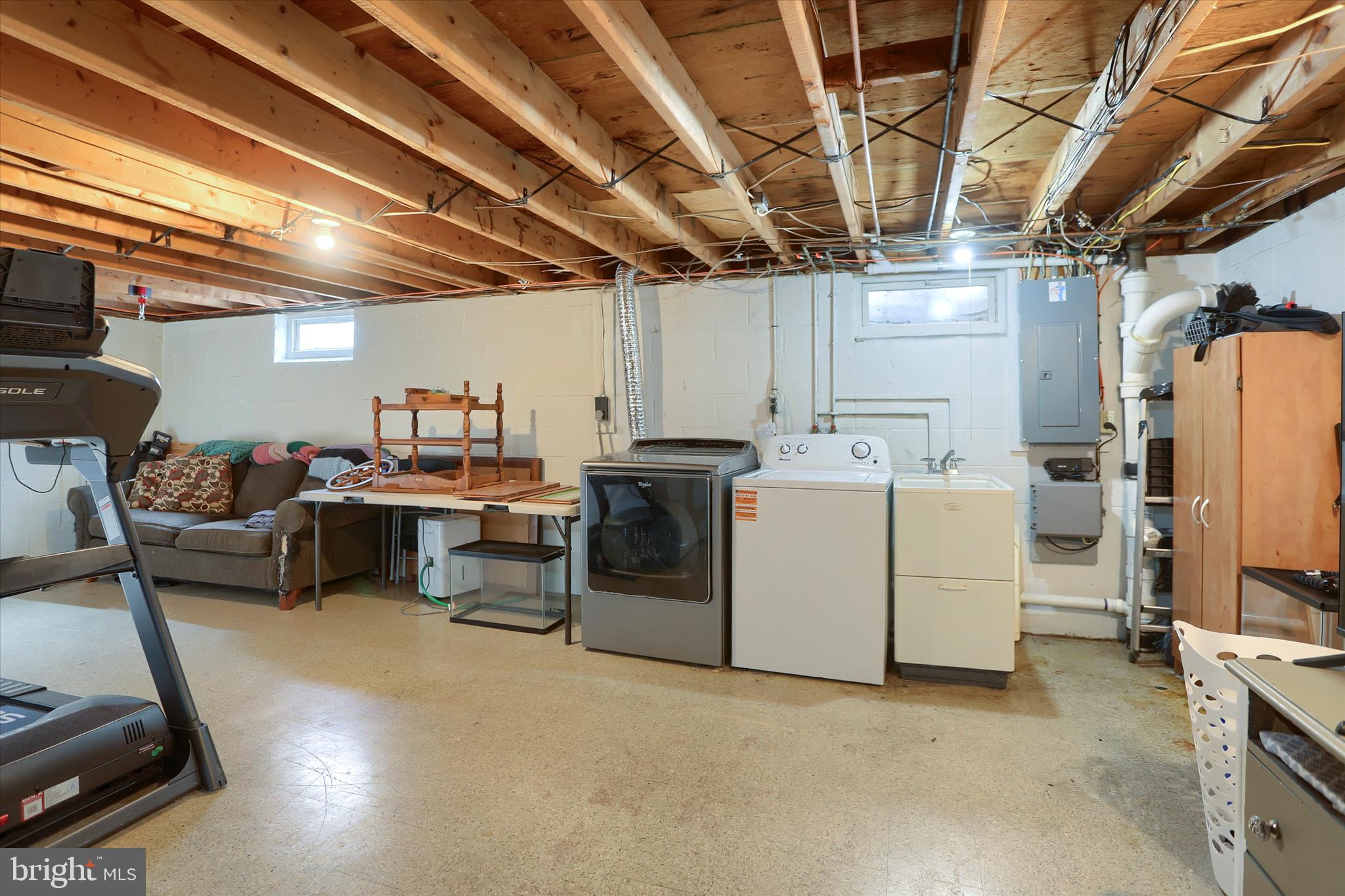 COUNTRY CLUB MANOR - Residential