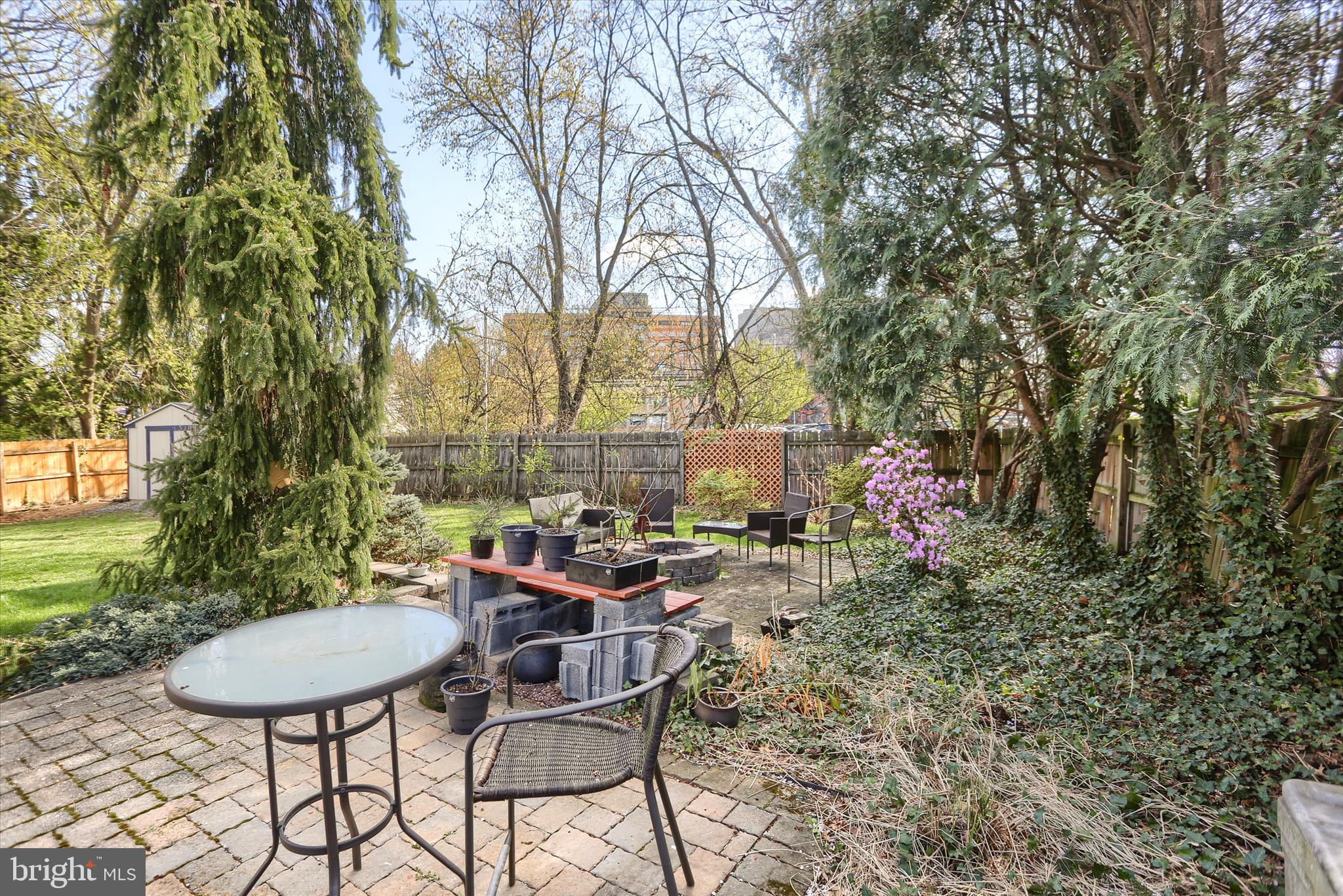 COUNTRY CLUB MANOR - Residential