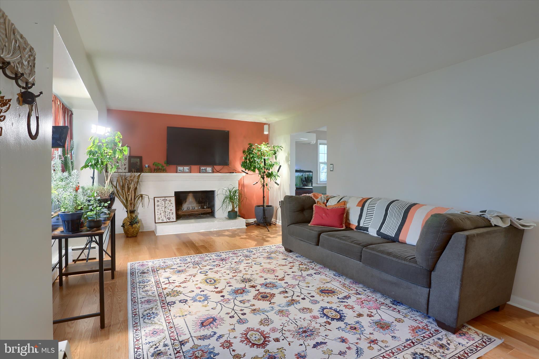 COUNTRY CLUB MANOR - Residential