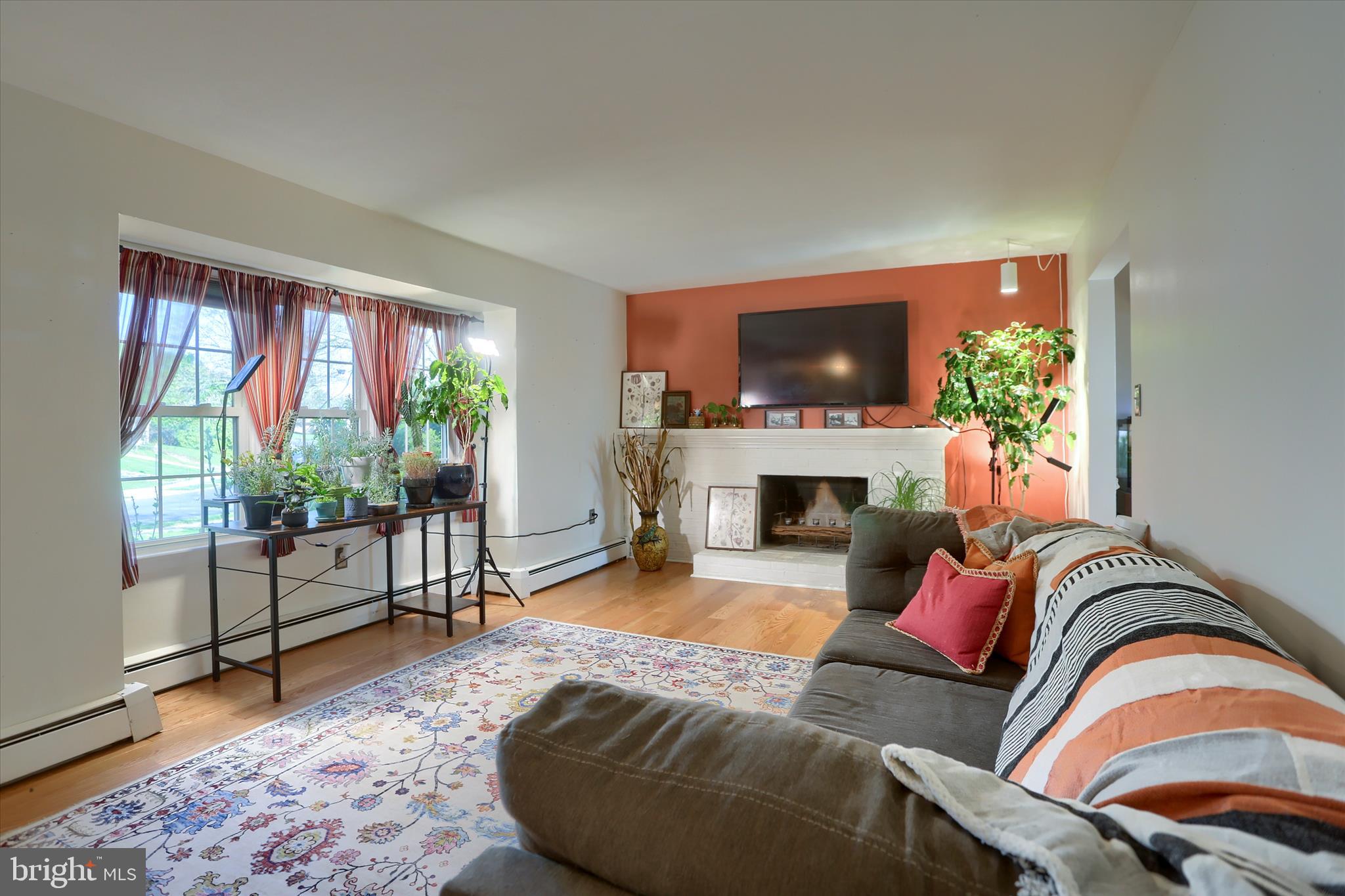 COUNTRY CLUB MANOR - Residential