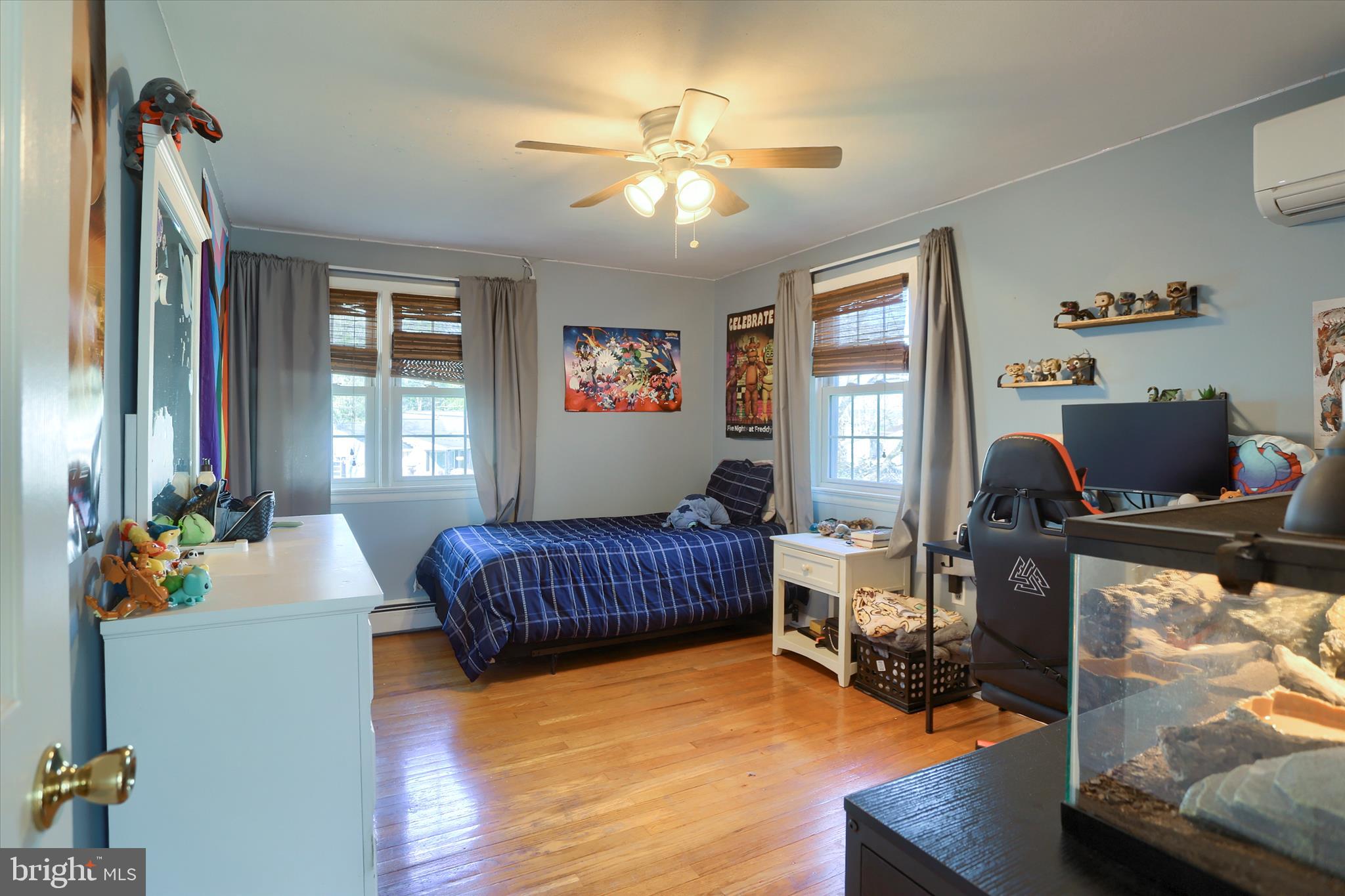 COUNTRY CLUB MANOR - Residential