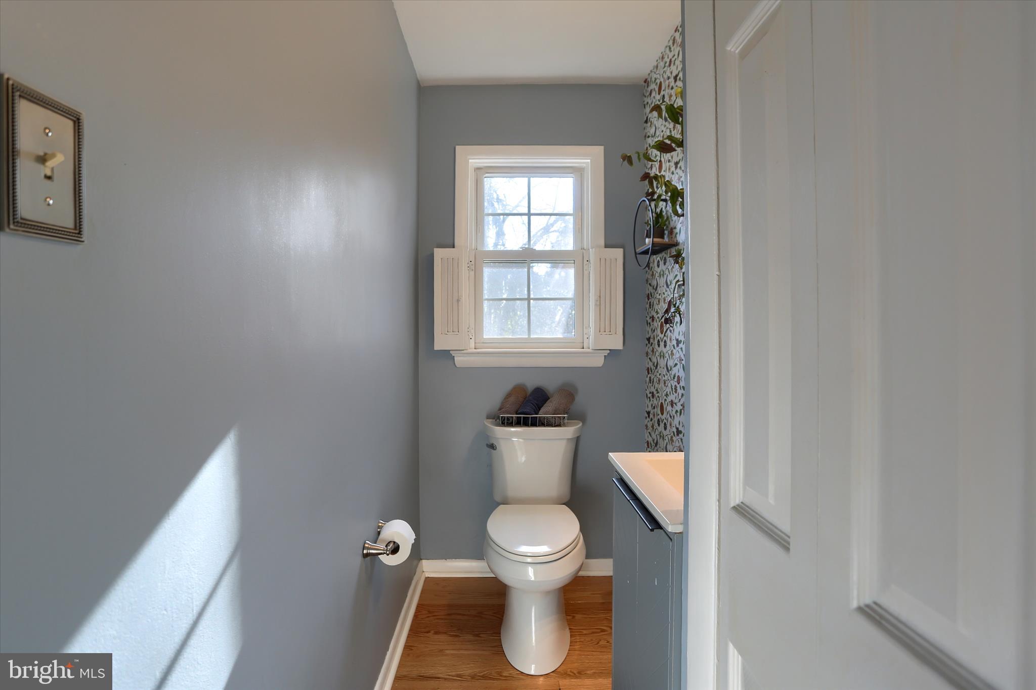 COUNTRY CLUB MANOR - Residential