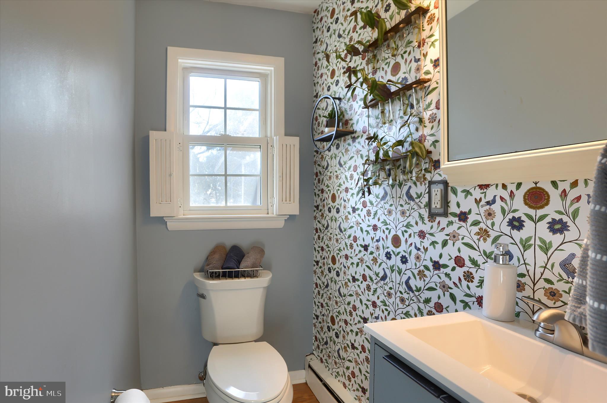 COUNTRY CLUB MANOR - Residential