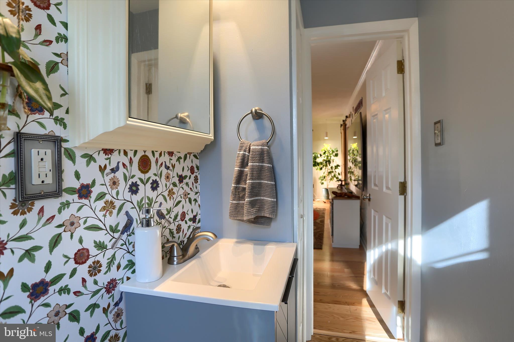 COUNTRY CLUB MANOR - Residential