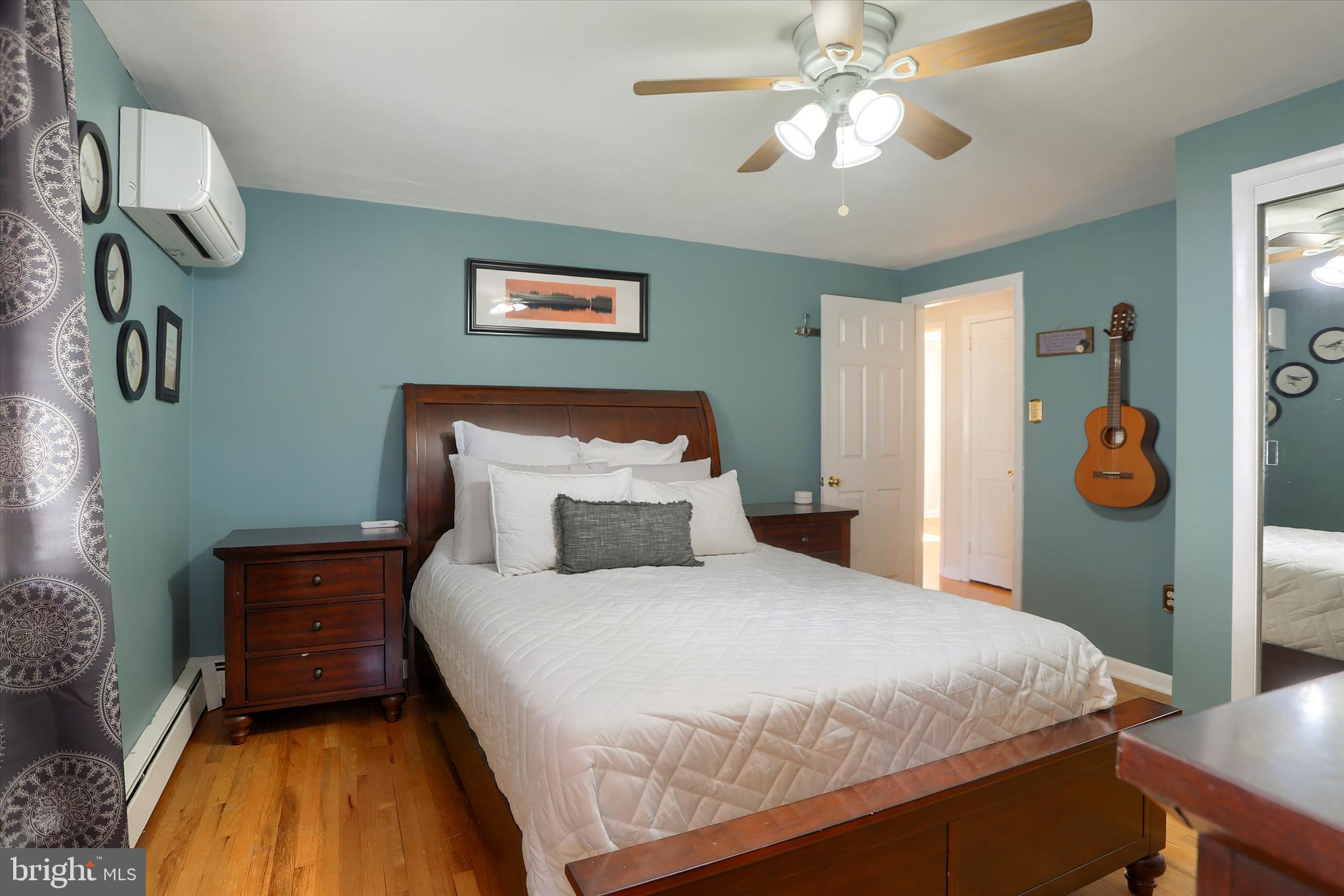 COUNTRY CLUB MANOR - Residential