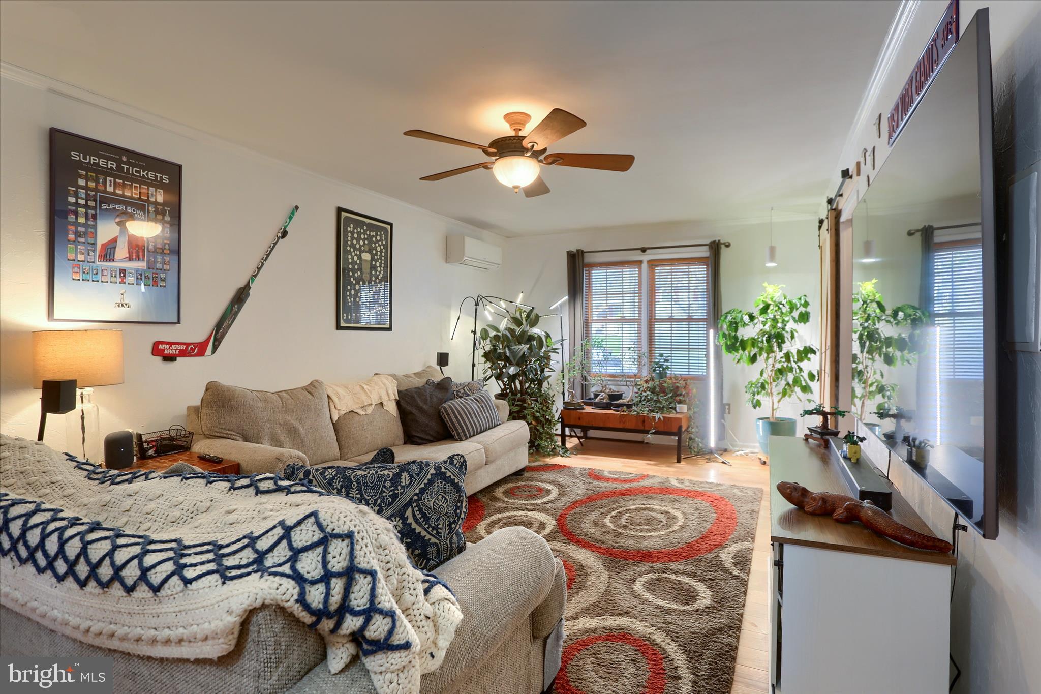 COUNTRY CLUB MANOR - Residential