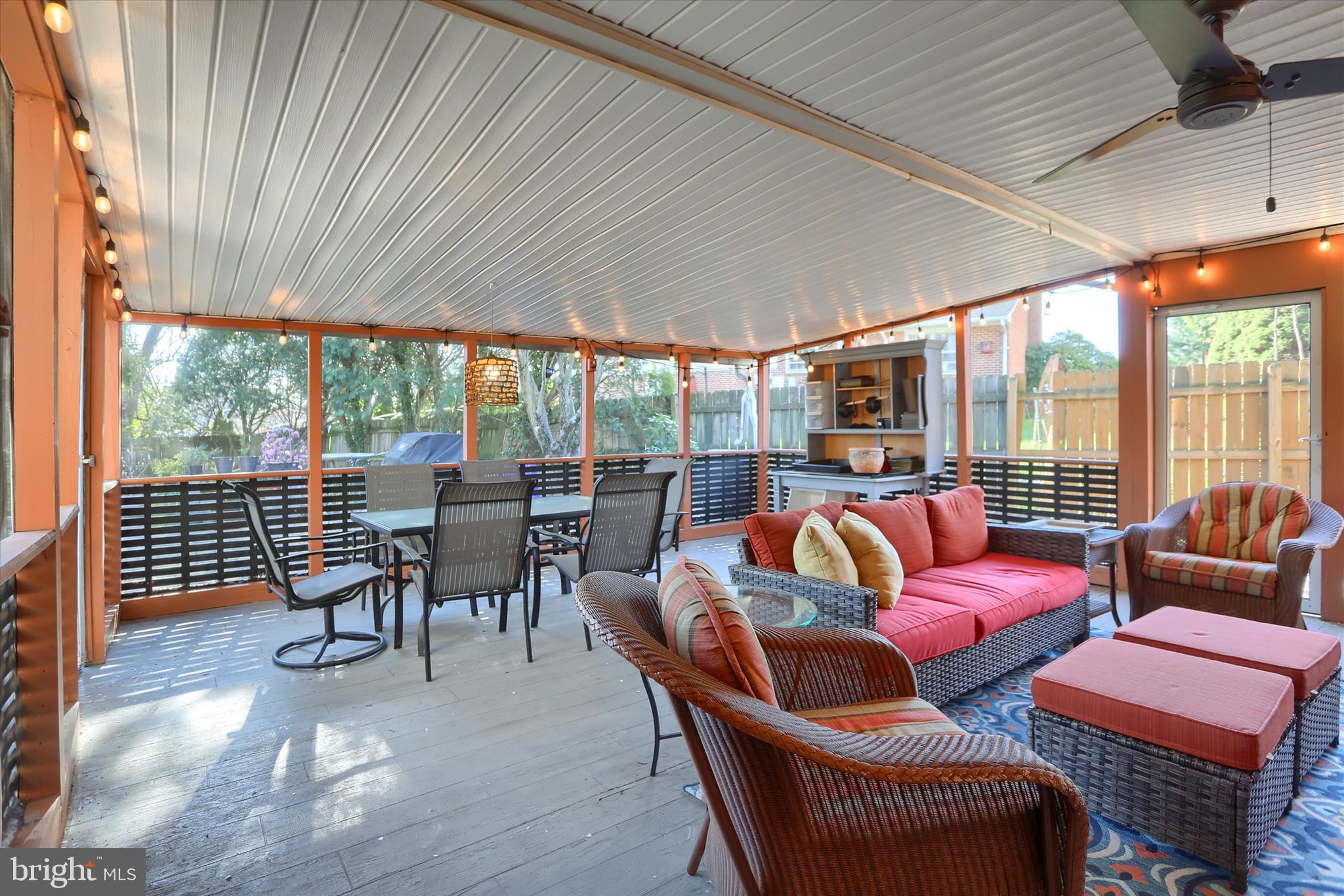 COUNTRY CLUB MANOR - Residential