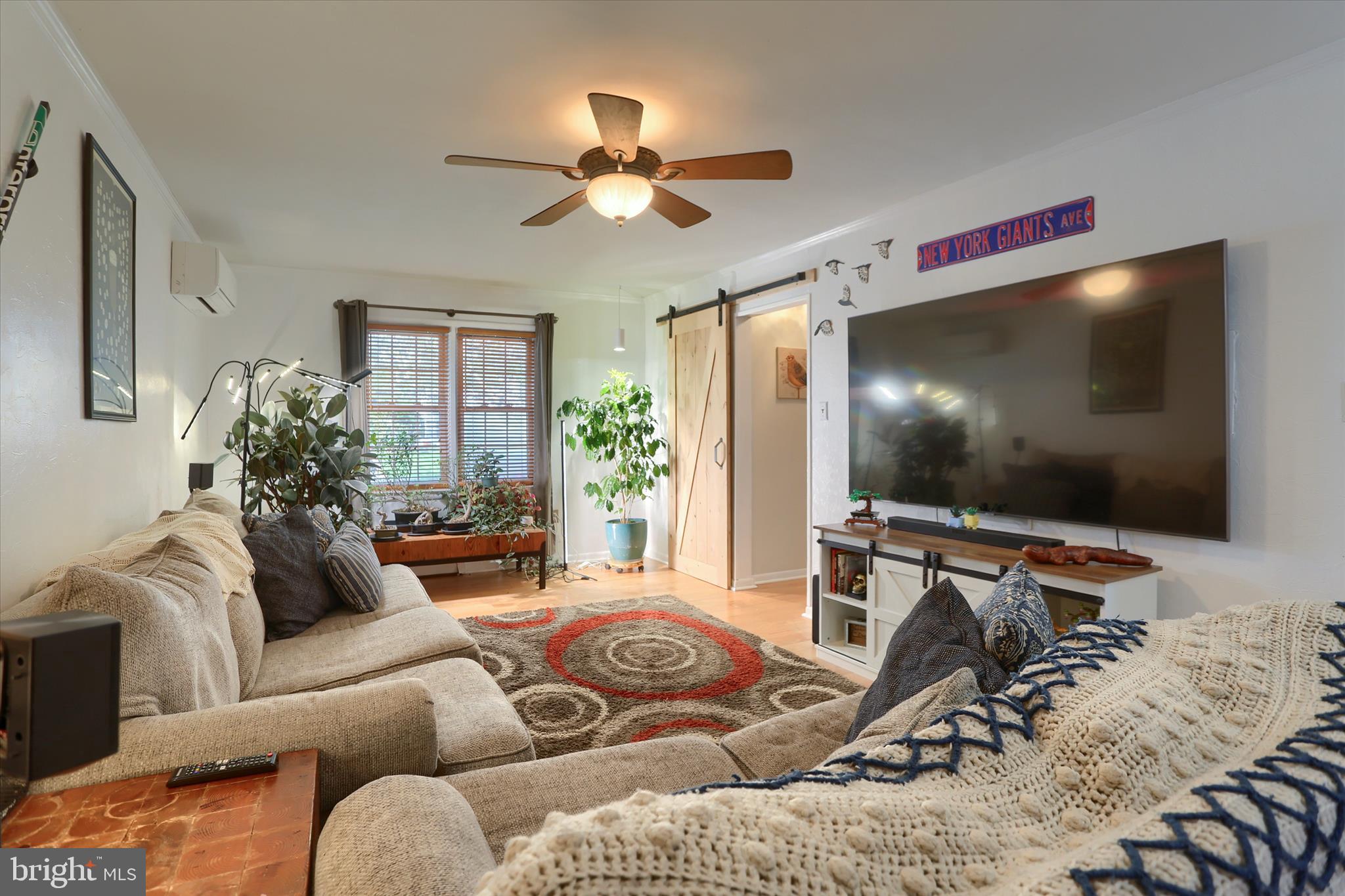 COUNTRY CLUB MANOR - Residential