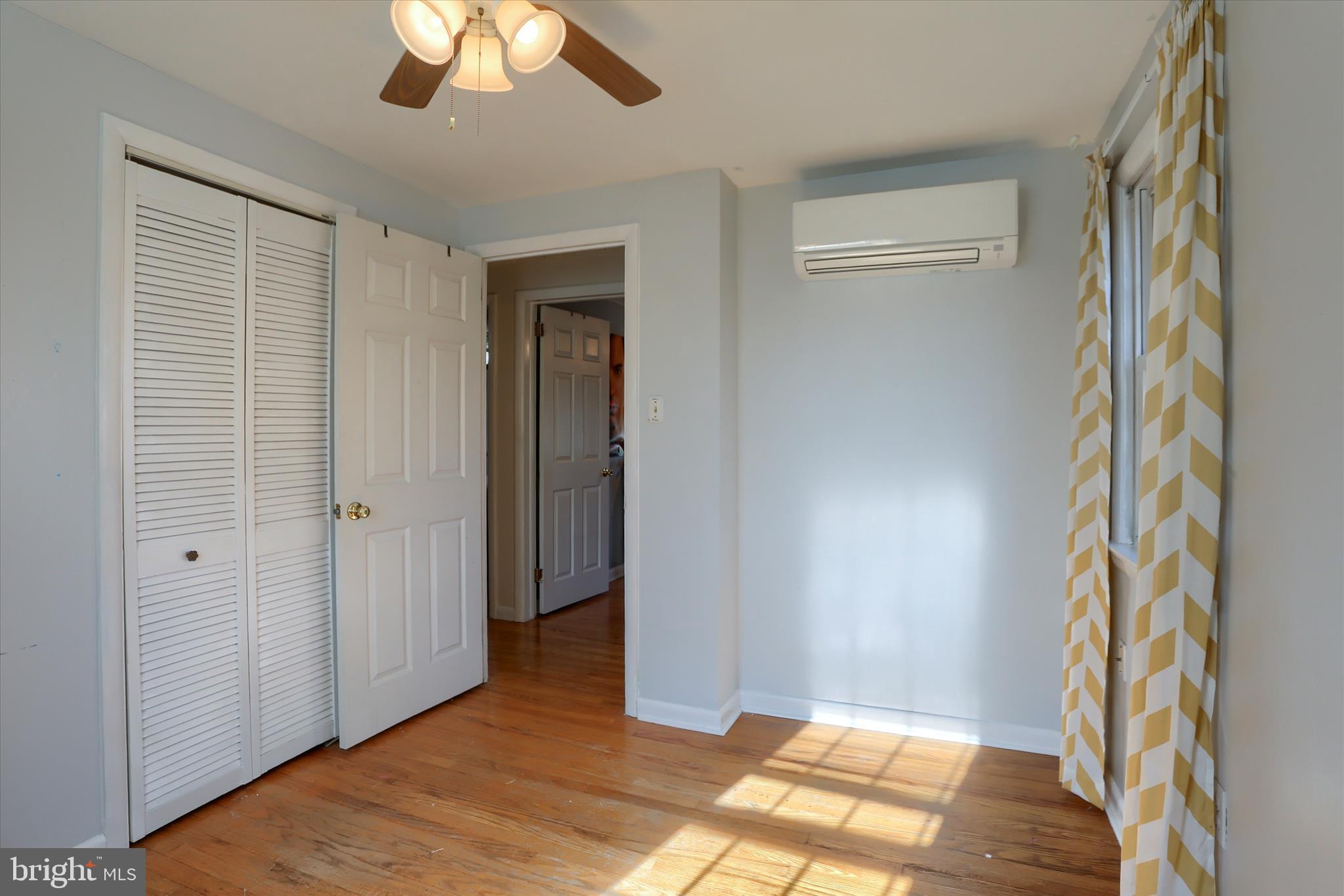 COUNTRY CLUB MANOR - Residential