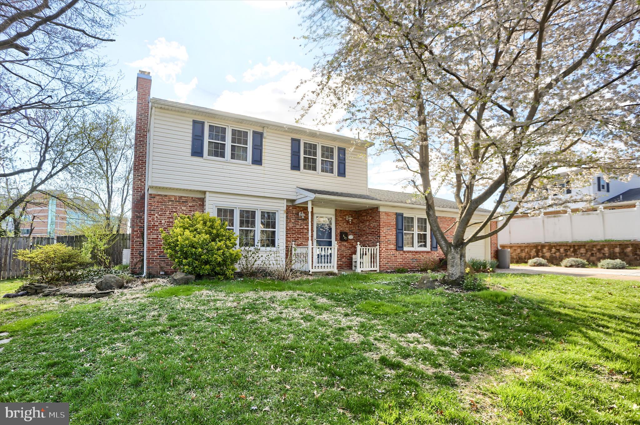 COUNTRY CLUB MANOR - Residential