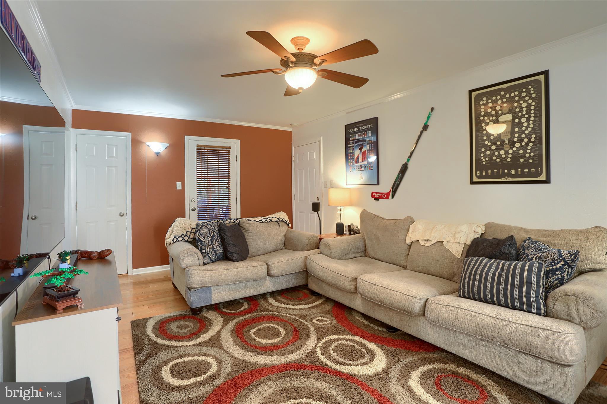 COUNTRY CLUB MANOR - Residential