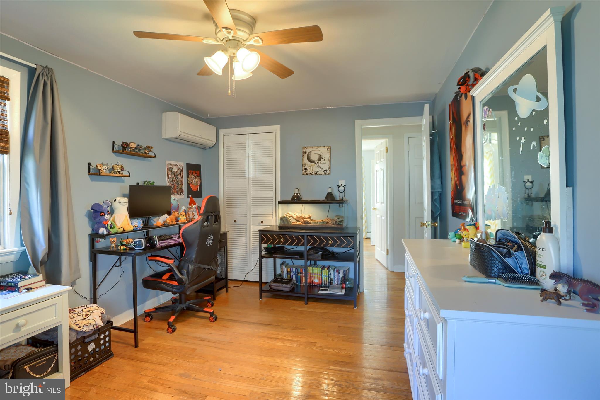 COUNTRY CLUB MANOR - Residential