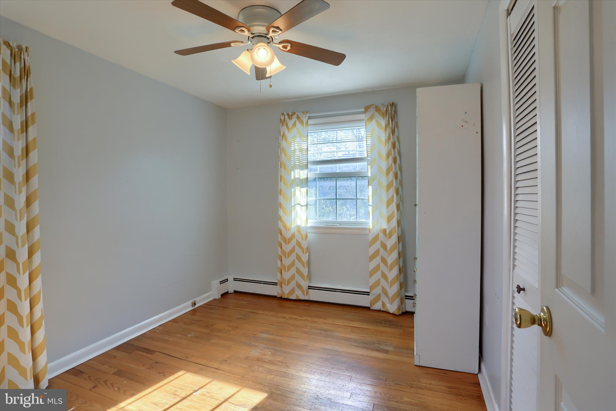 COUNTRY CLUB MANOR - Residential