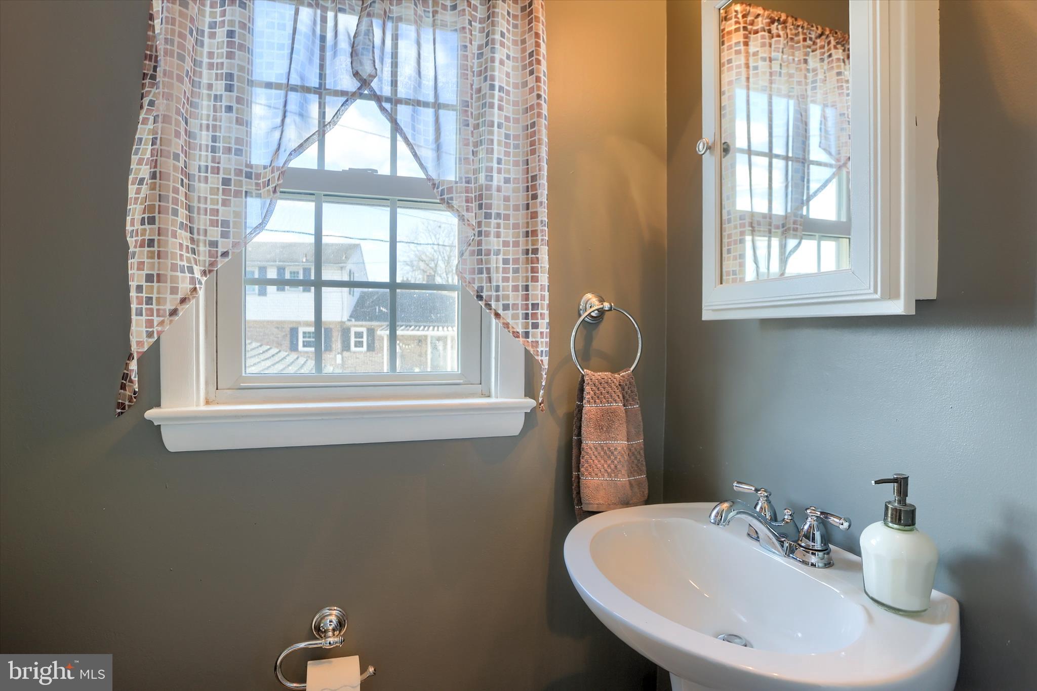 COUNTRY CLUB MANOR - Residential