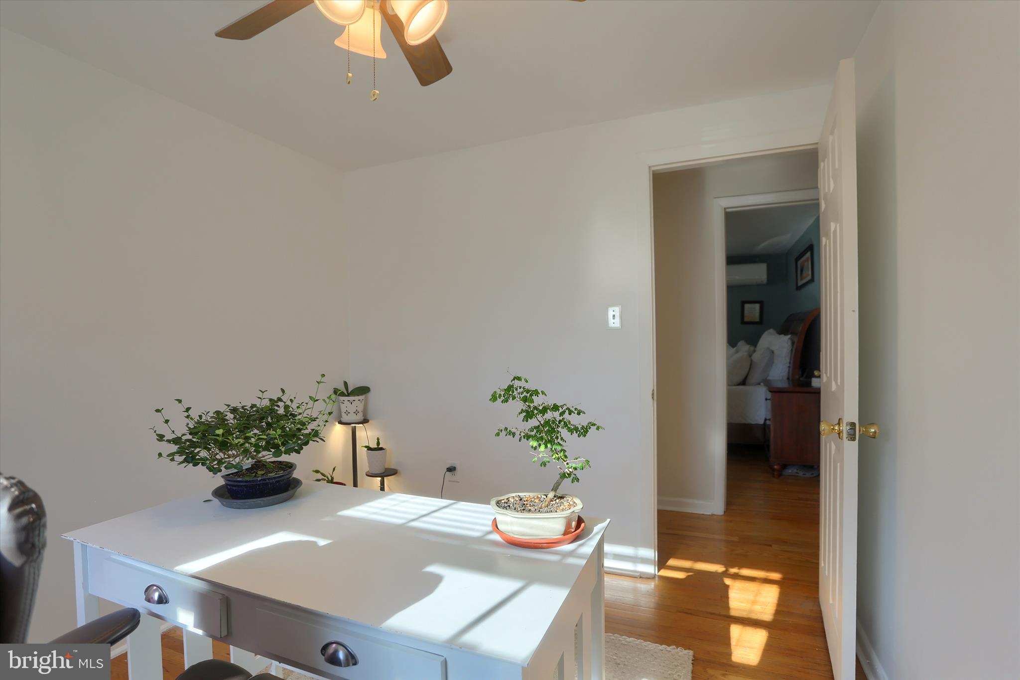 COUNTRY CLUB MANOR - Residential