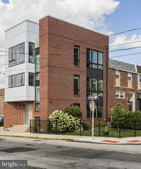 Townhouse For Sale - 527 Brown Street<br/> PHILADELPHIA, PA 19123
