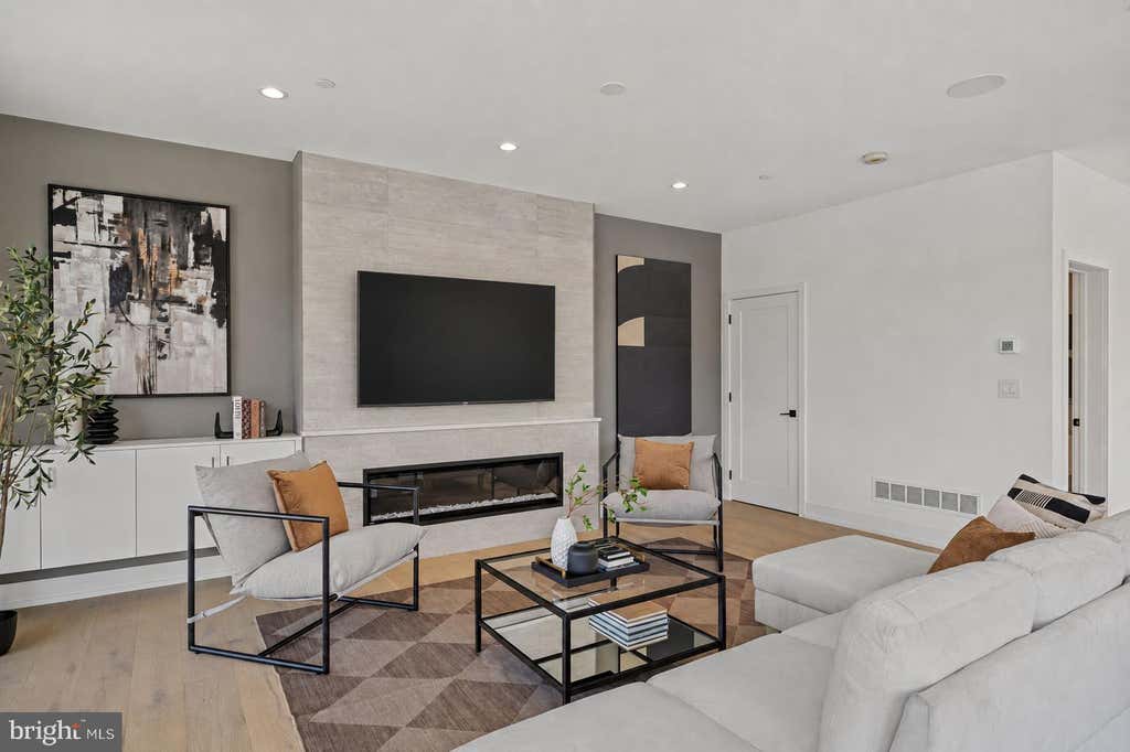 Photo of 527 Brown Street, PHILADELPHIA, PA 19123 (MLS # PAPH2641168)