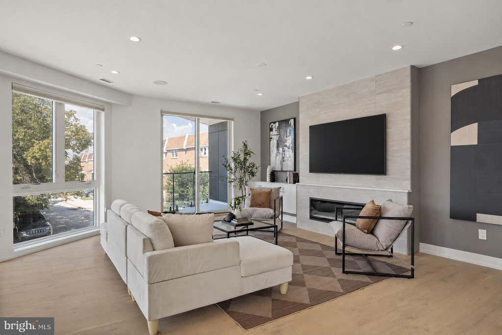 Photo of 527 Brown Street, PHILADELPHIA, PA 19123 (MLS # PAPH2641168)