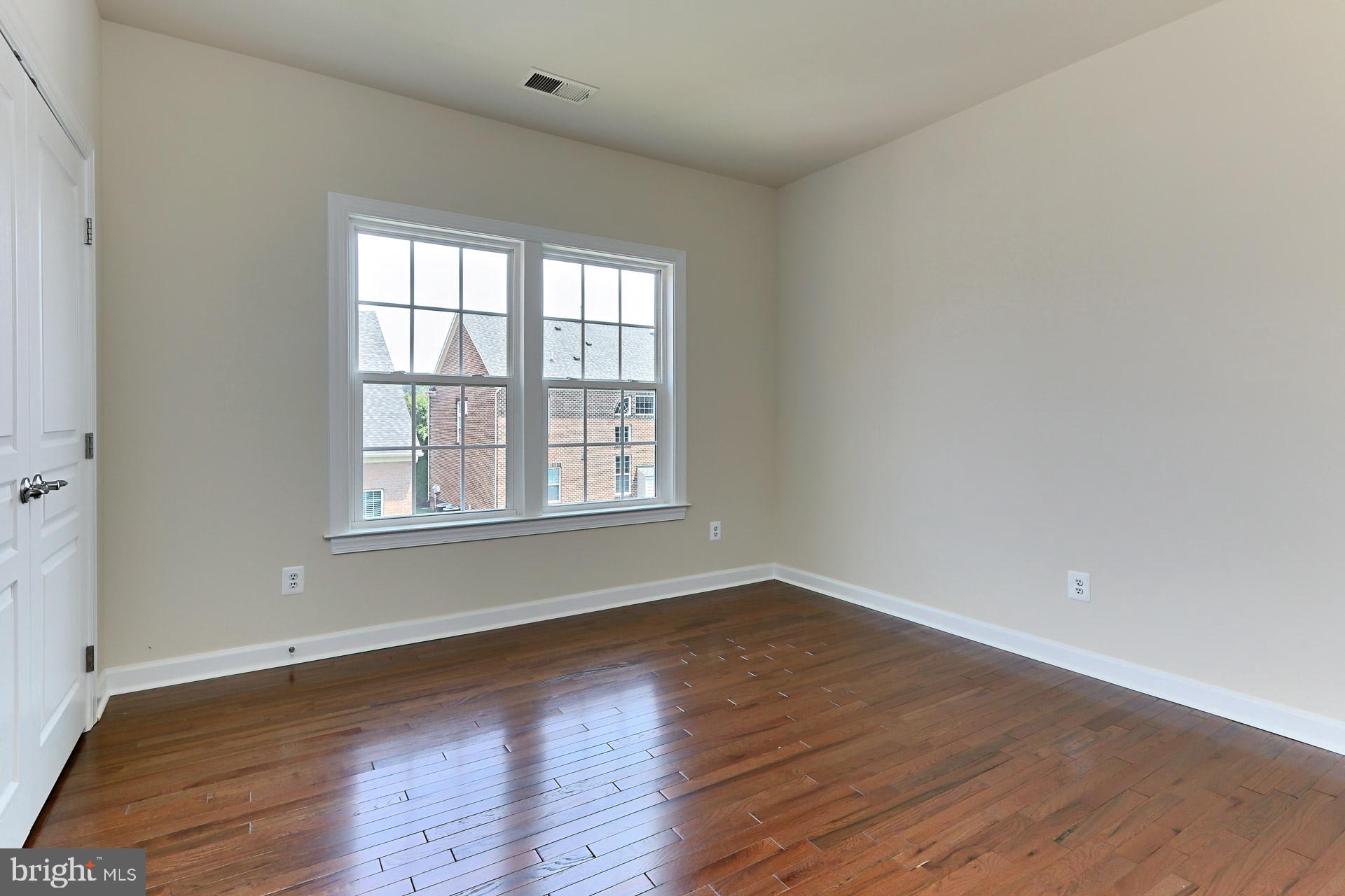 KENSINGTON MANOR - Residential